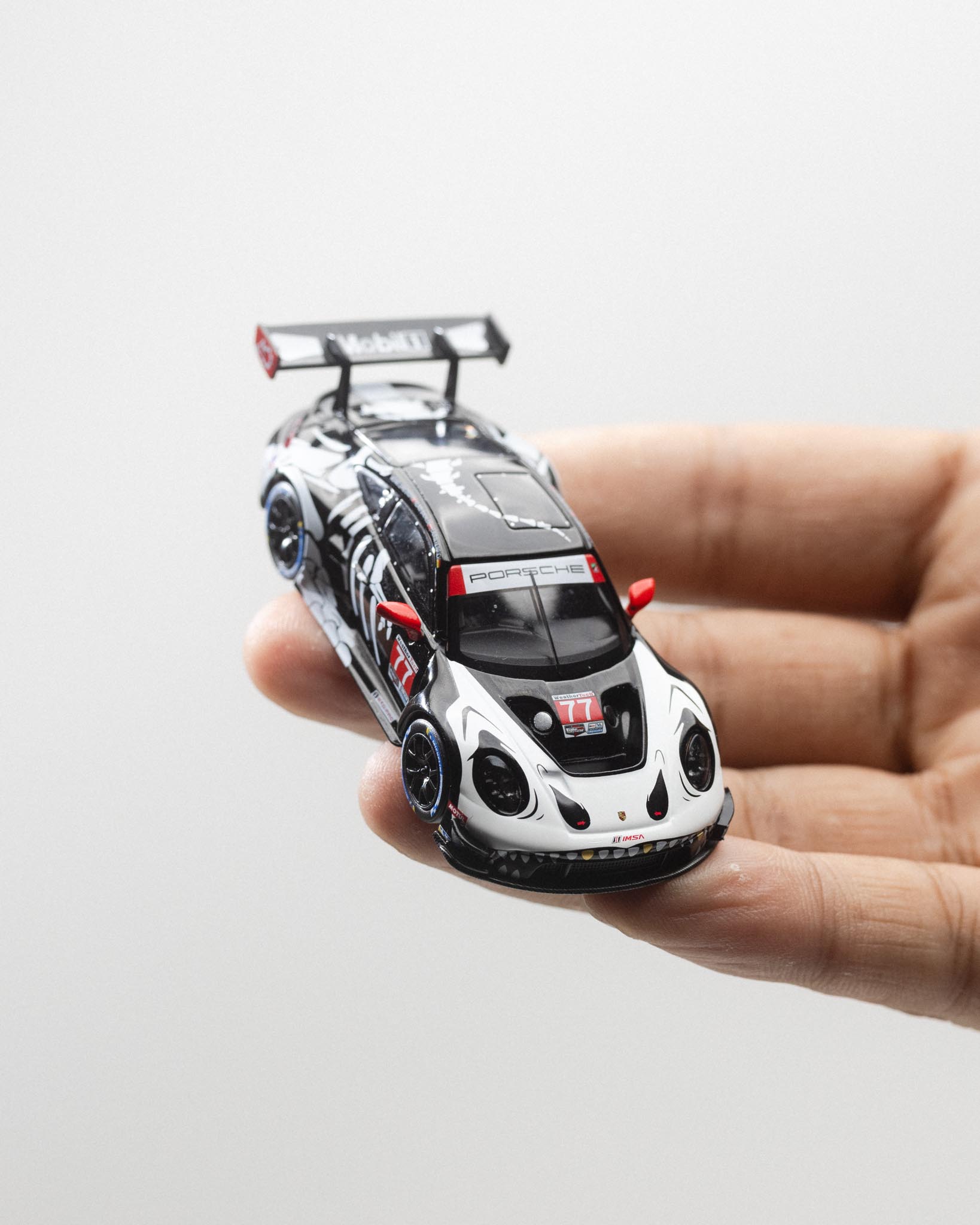 MINIGT 1/64 - Porsche 911 GT3 R #77 AO Racing 2025 IMSA Petit Le