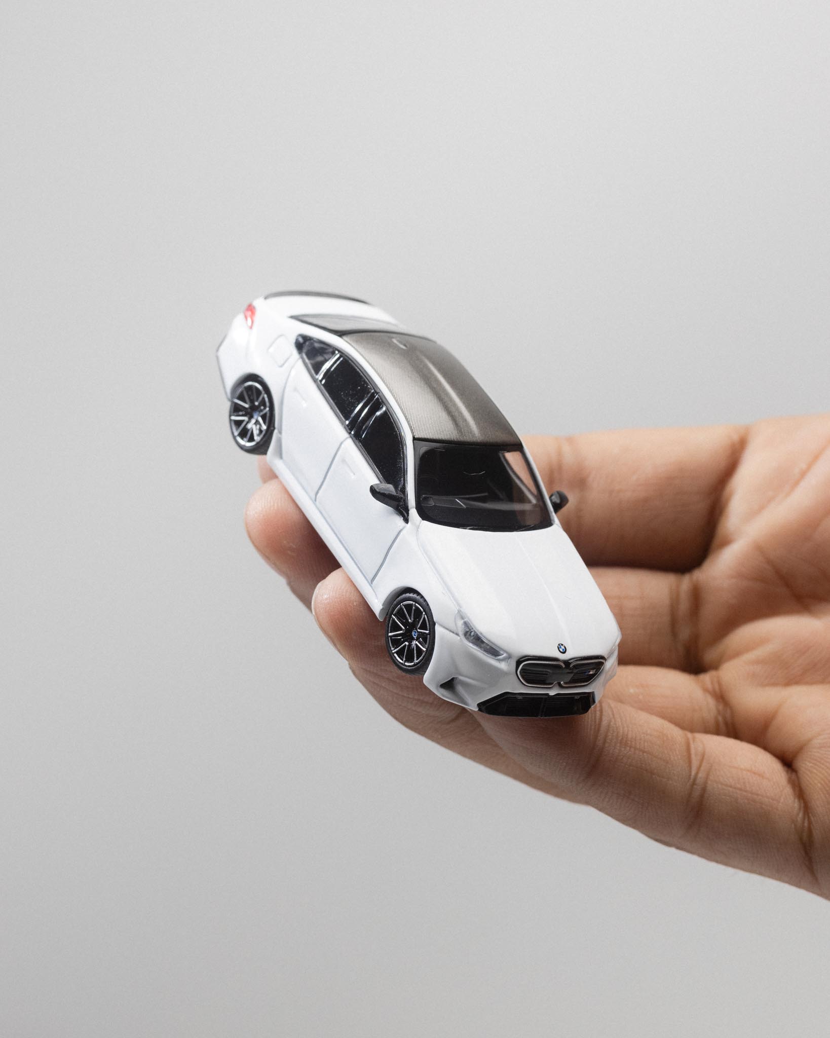 MINIGT - 1/64 BMW M5 Alpine White – RC Cambodia