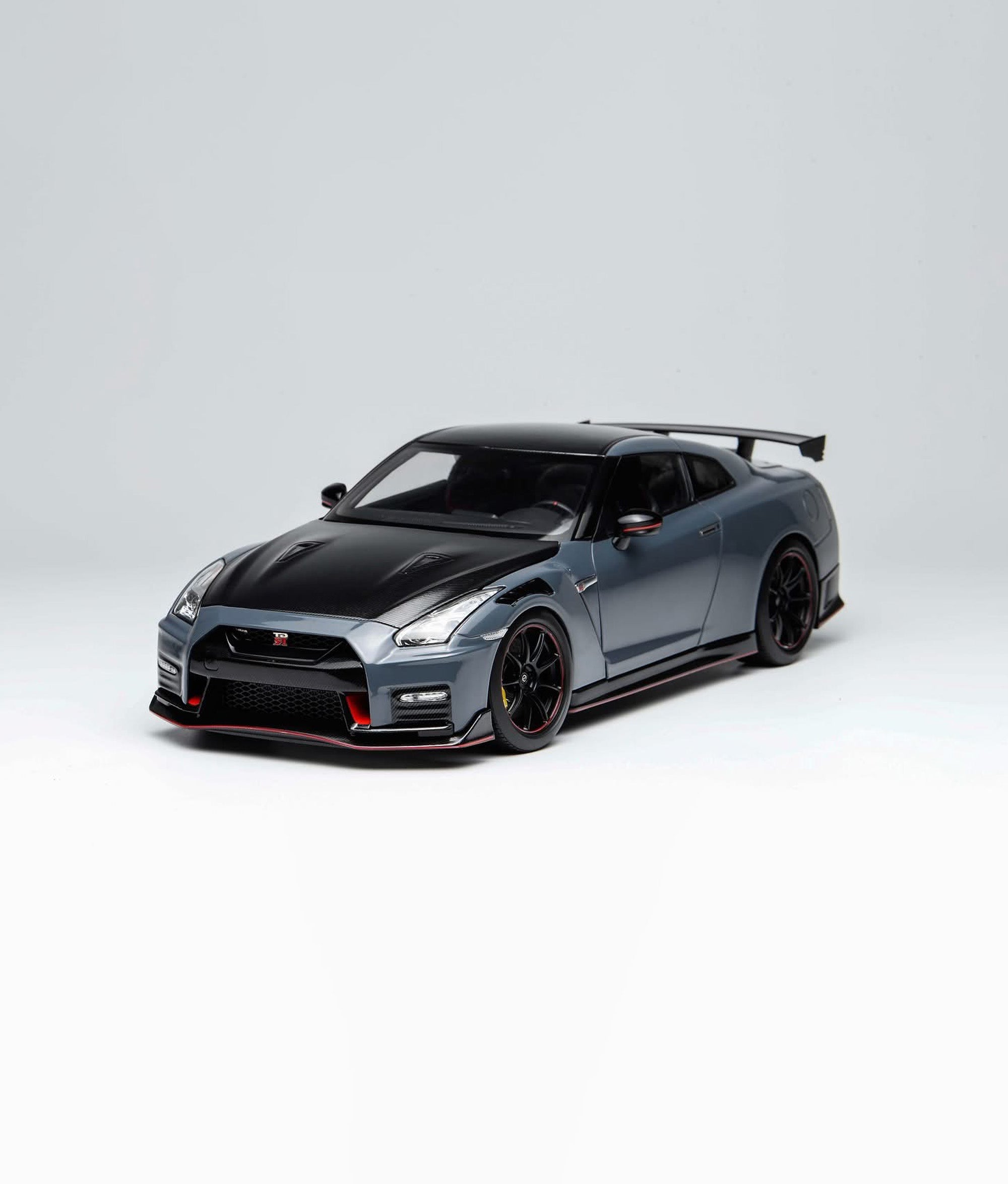 MOTORHELIX 1:18 Nissan GT-R NISMO (R35) Special Edition 2022 NISMO
