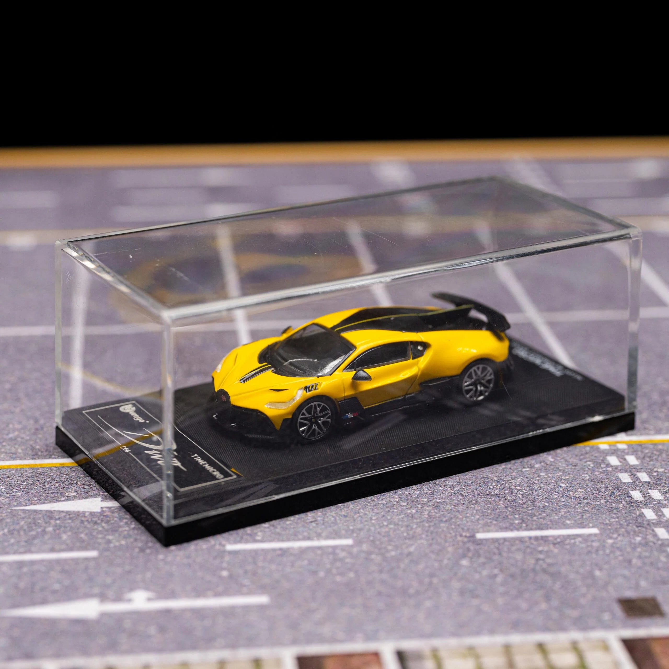 BUGATTI DIVO DIAMOND YELLOW