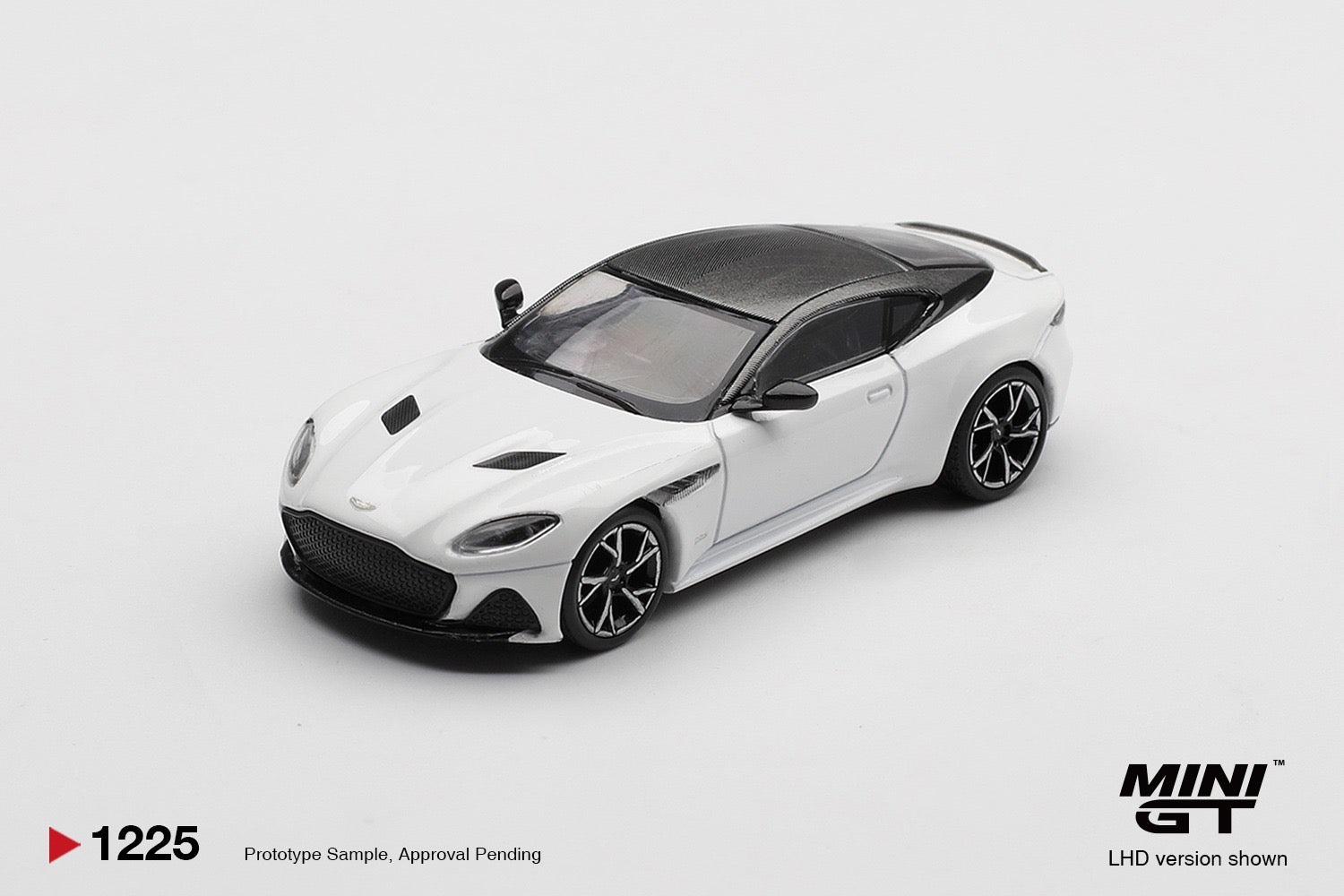 MINIGT 1/64 Aston Martin DBS Stratus White