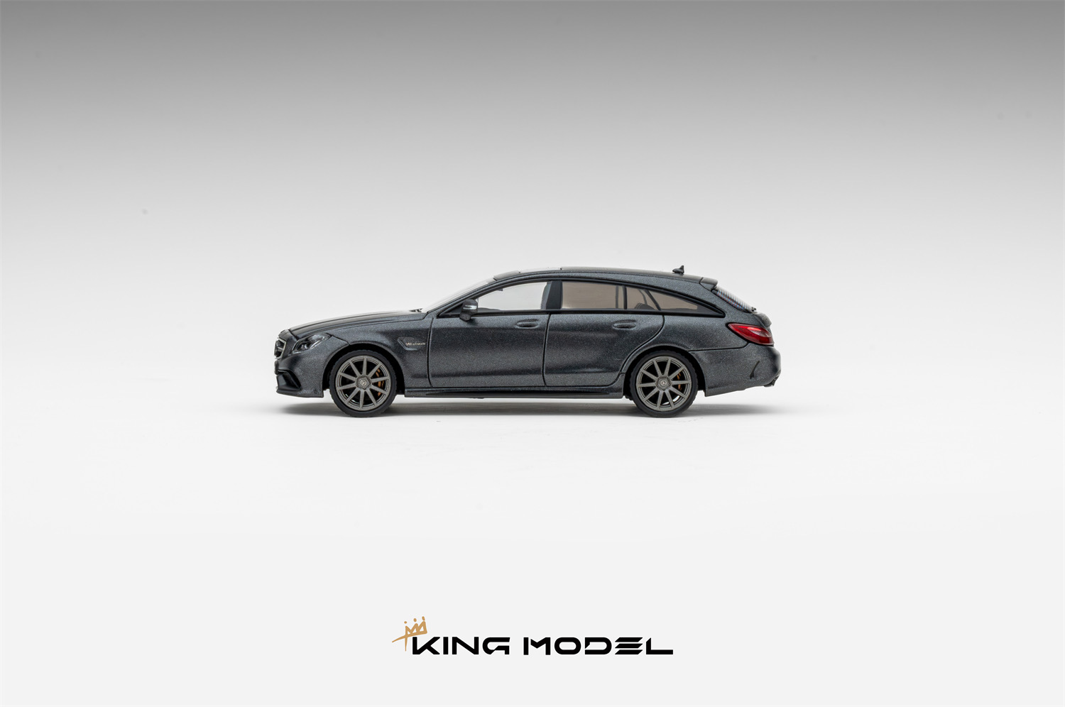 KING MODEL 1:64 Mercedes-Benz CLS63 AMG Matte Metallic Gray