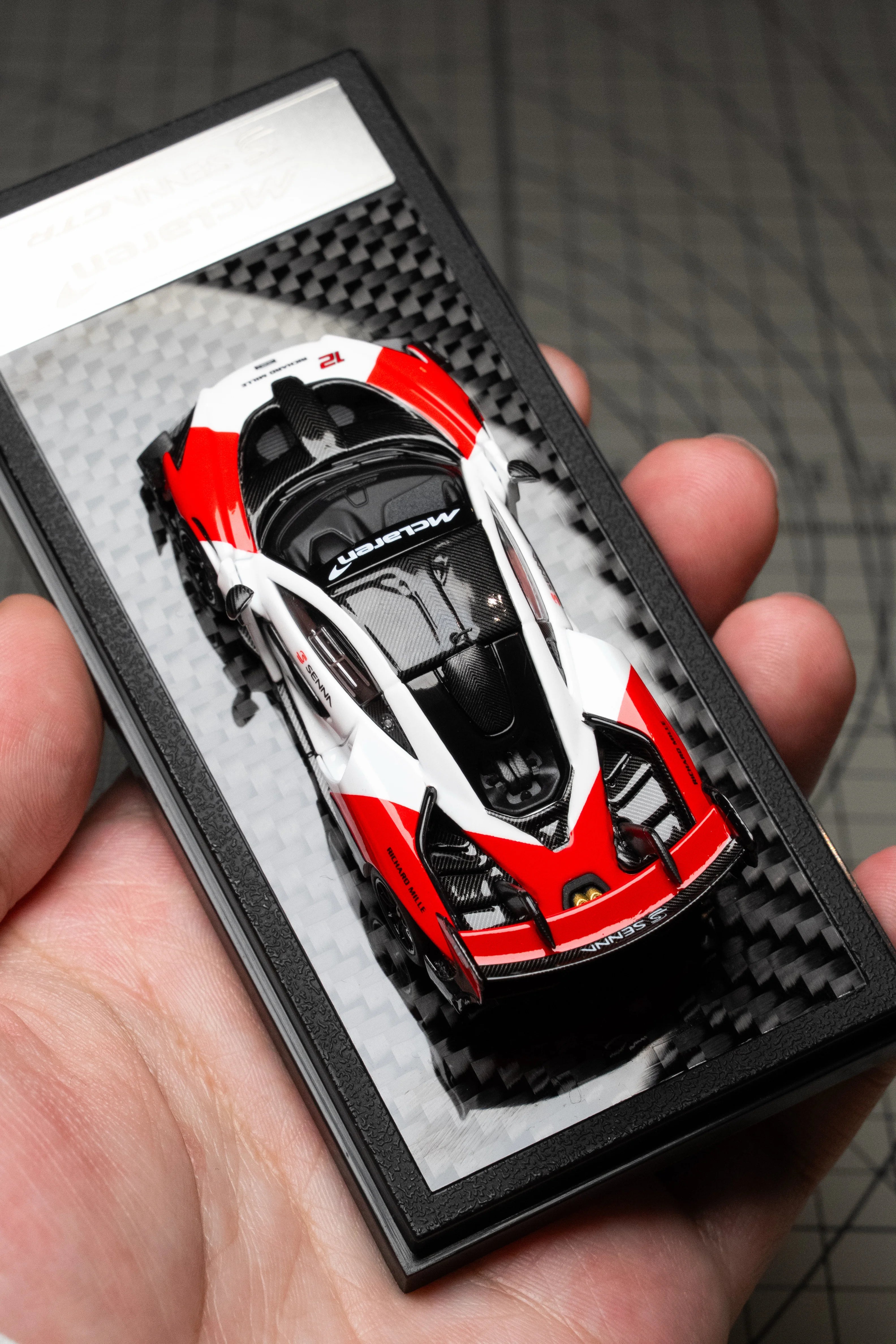 LCD 1:64 Mclaren Senna GTR Marlboro
