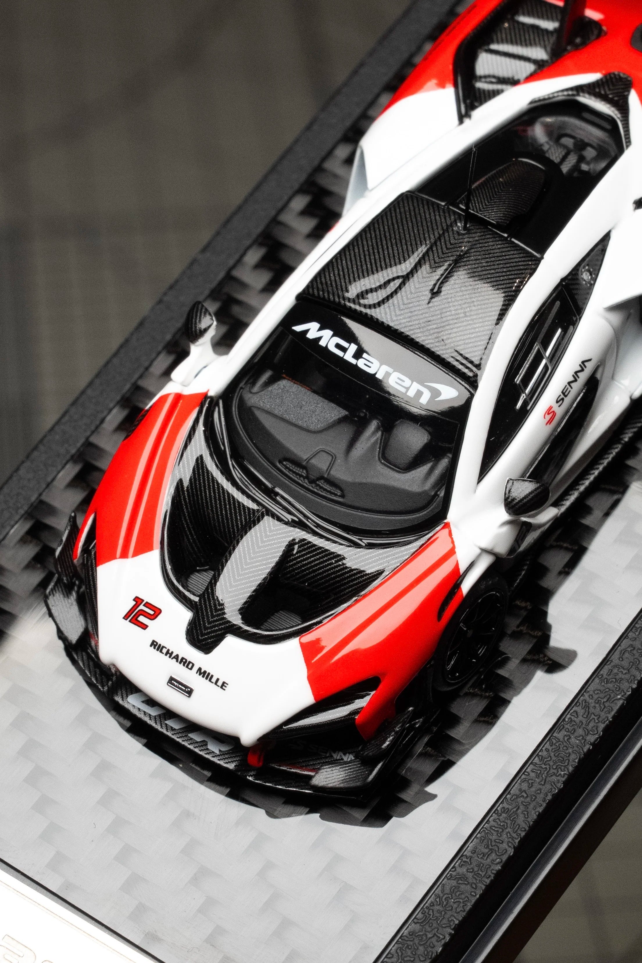 LCD 1:64 Mclaren Senna GTR Marlboro