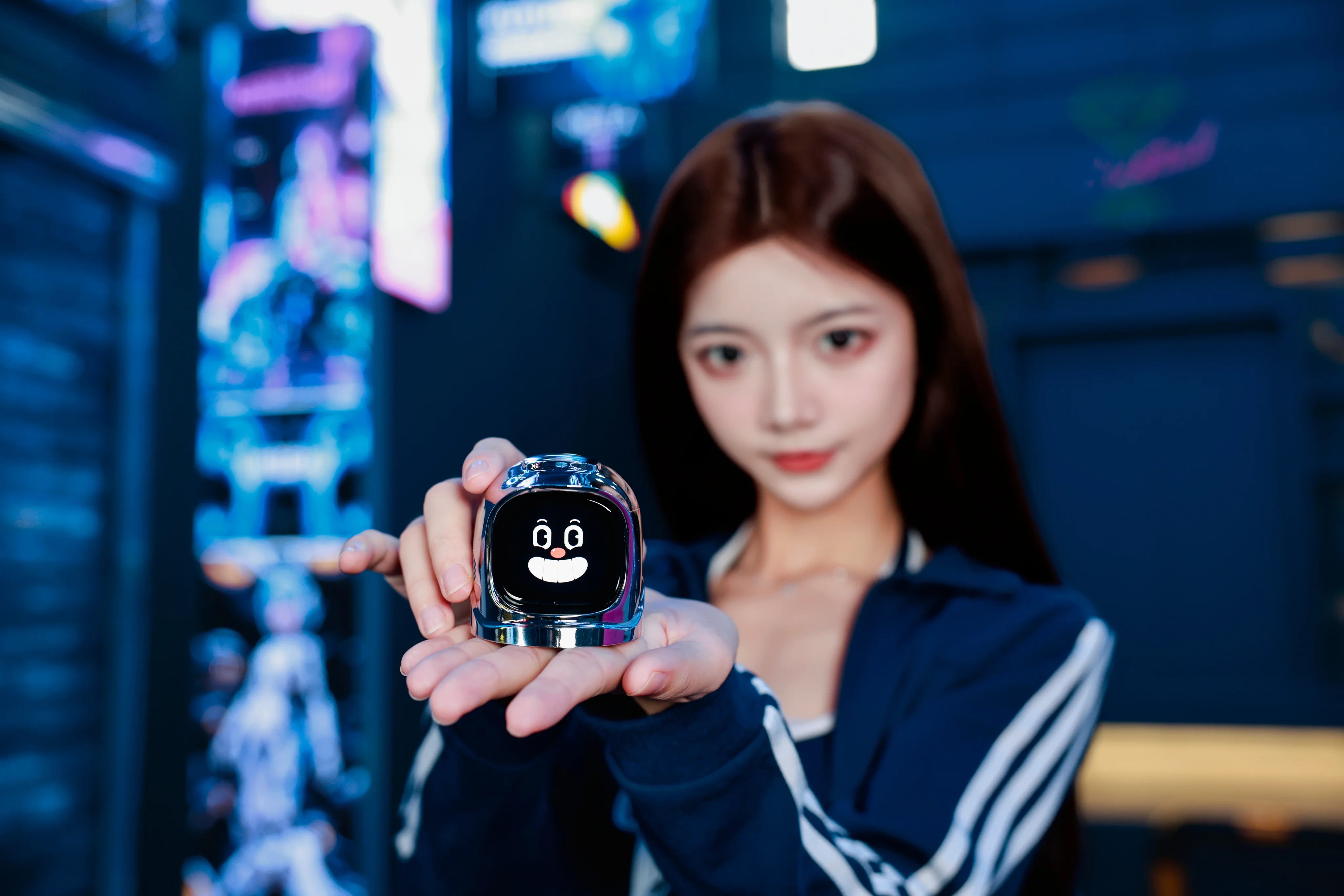 Mangogo smart intelligent expression robot - Pink Color