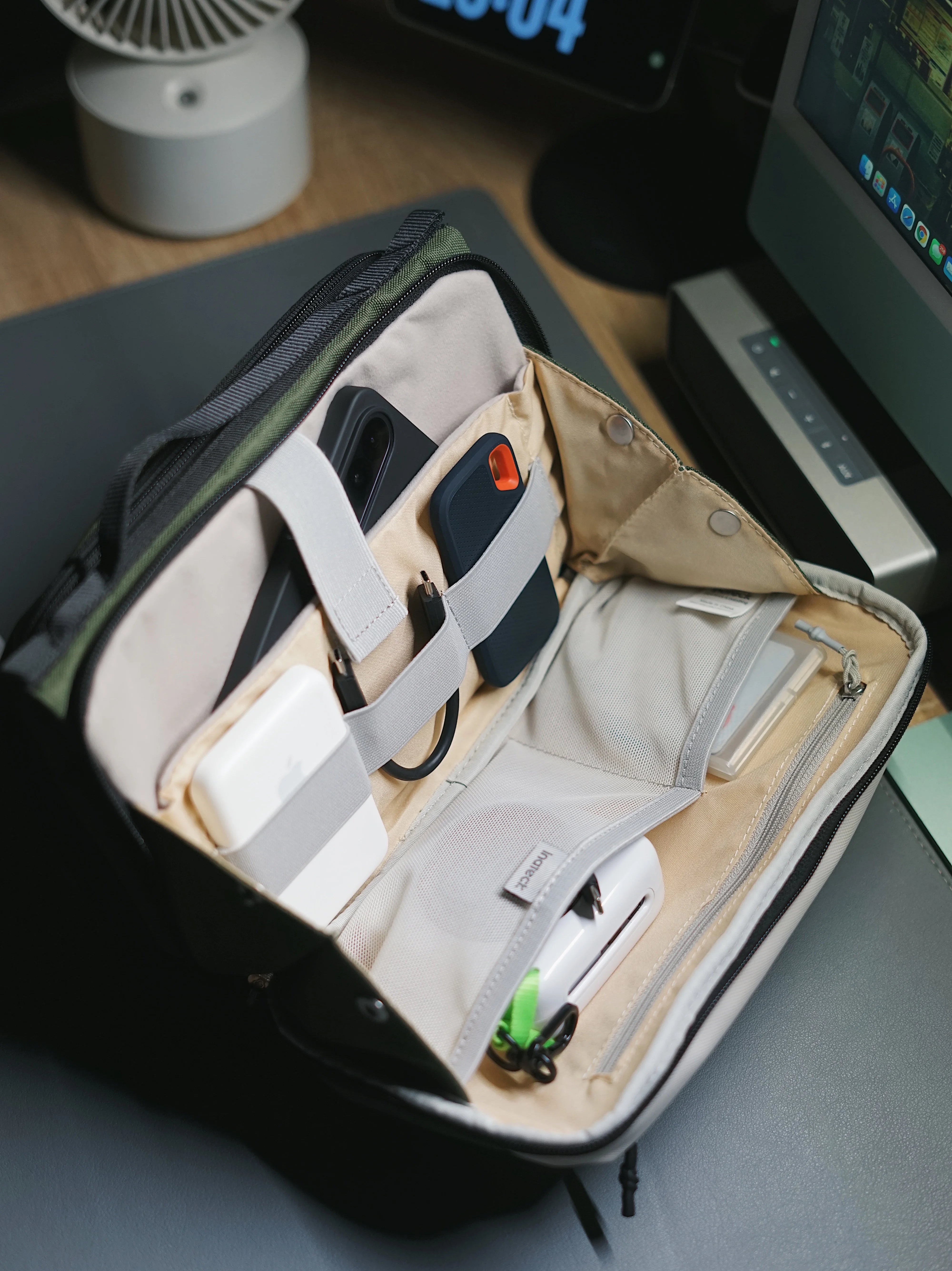 Inateck ABM34 Olive Ultimate Travel Storage Bag