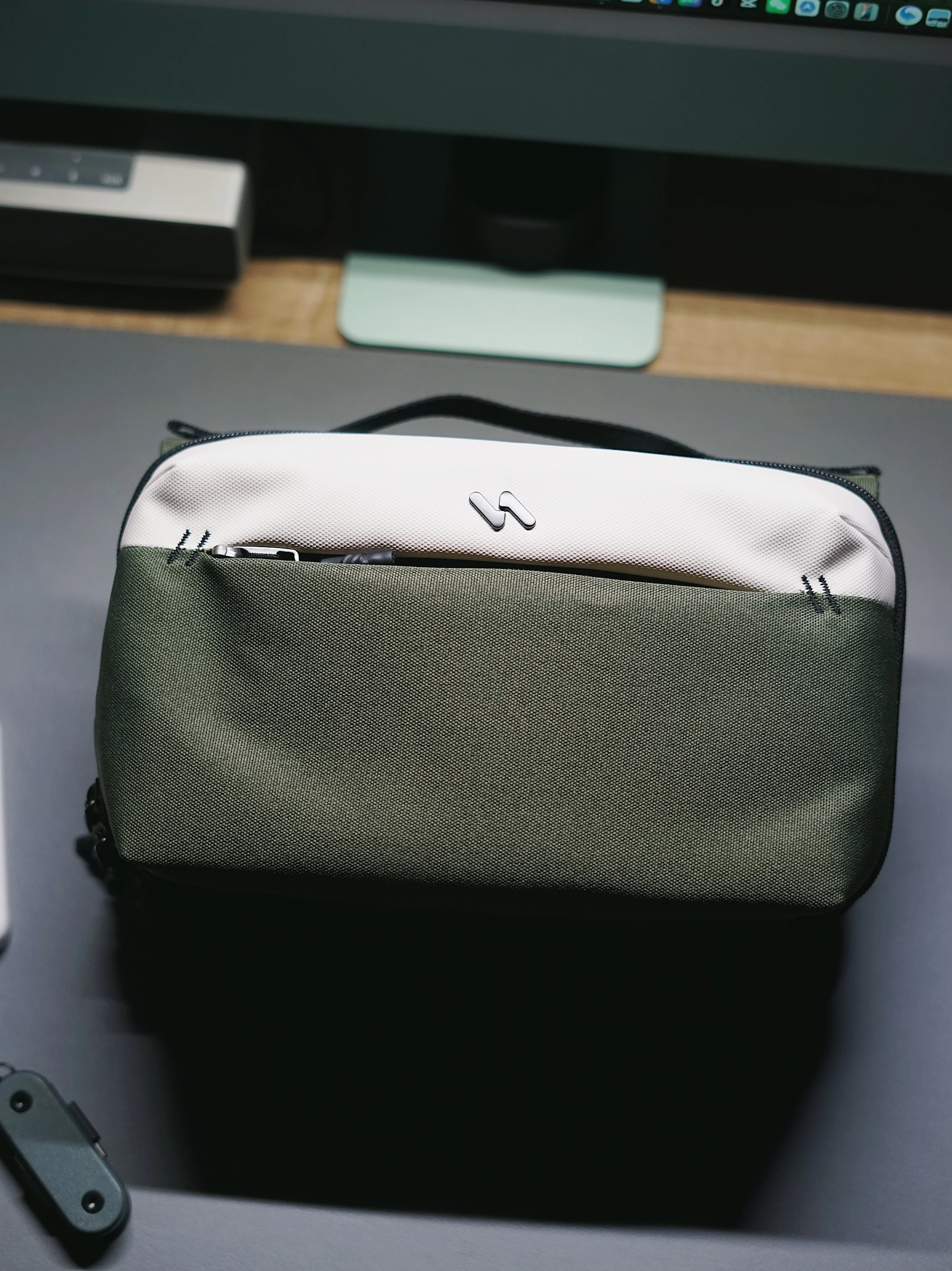 Inateck ABM34 Olive Ultimate Travel Storage Bag