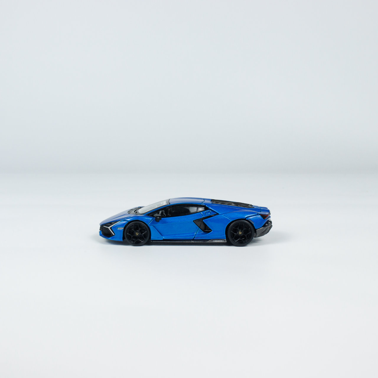 Lamborghini Revuelto Blu Eleos