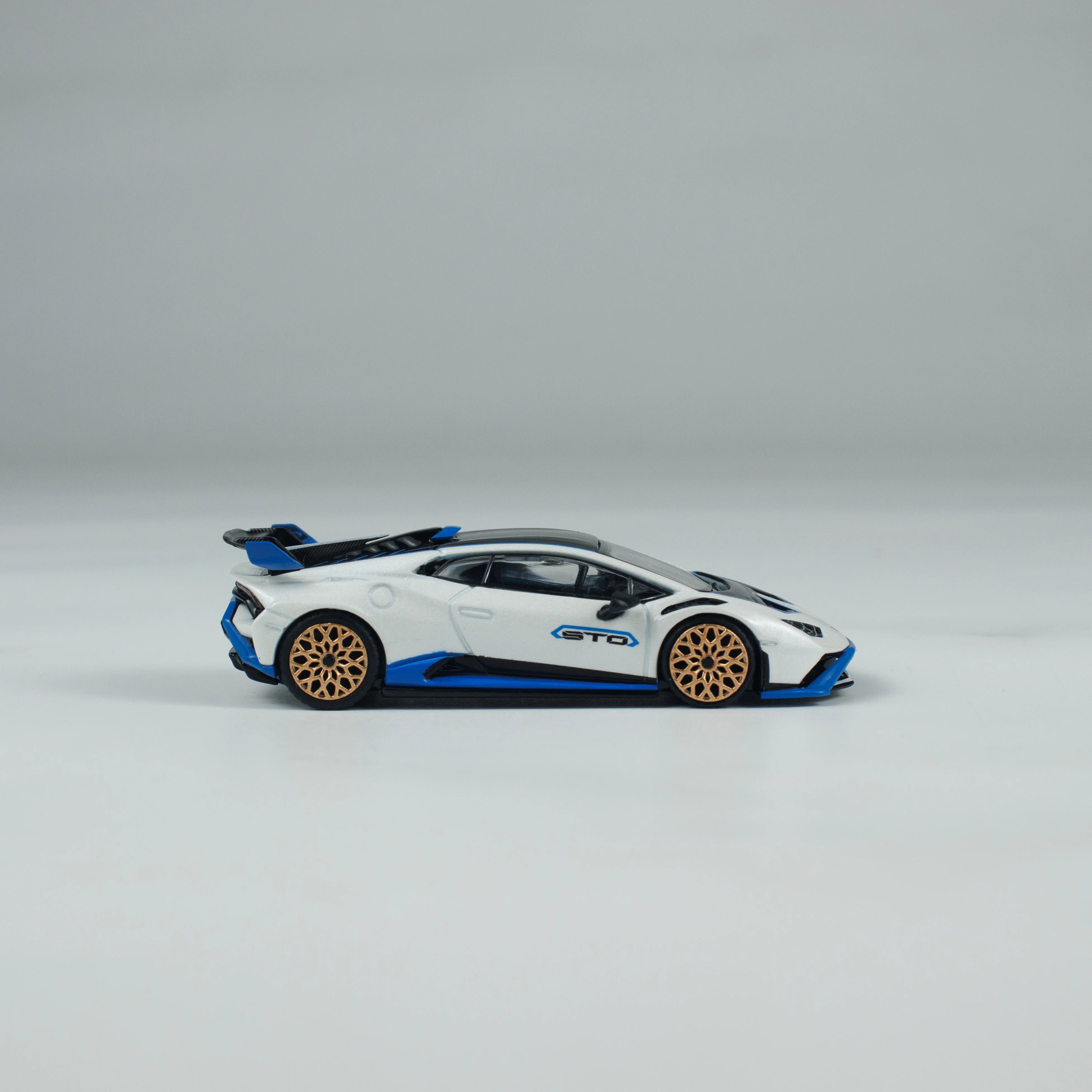 MINI GT: 1/64 Lamborghini Huracán STO Bianco Asopo RHD