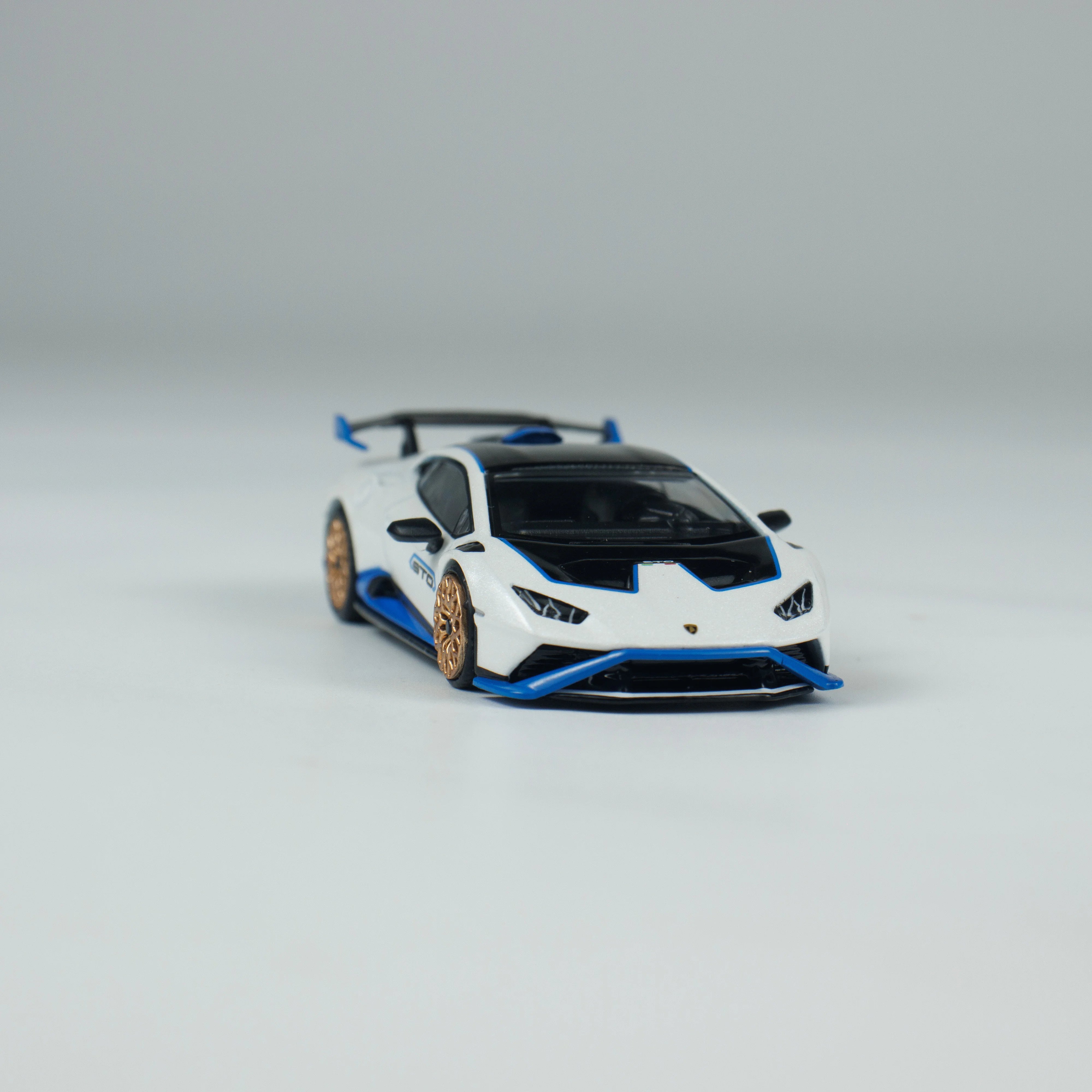 MINI GT: 1/64 Lamborghini Huracán STO Bianco Asopo RHD