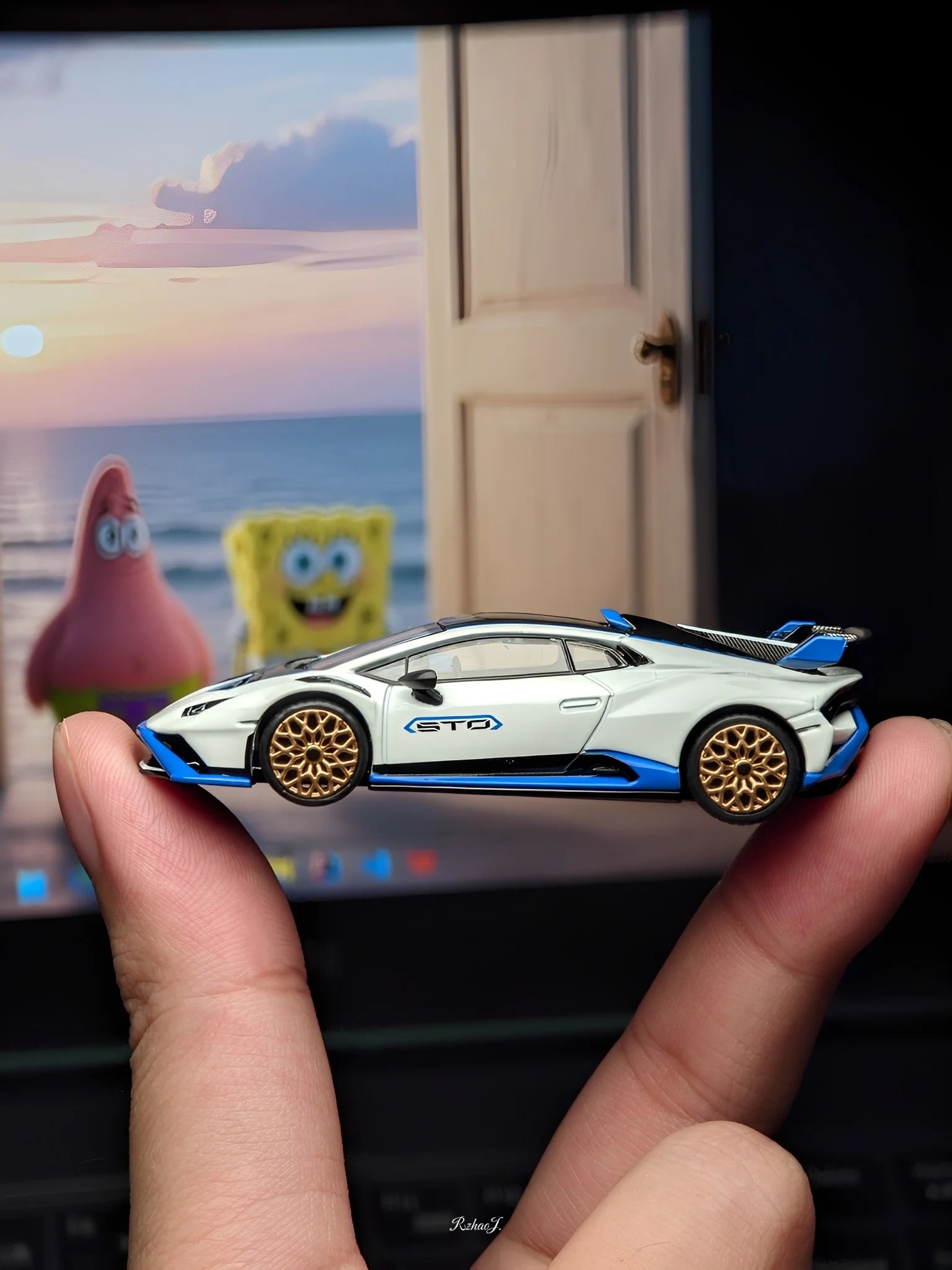 MINI GT: 1/64 Lamborghini Huracán STO Bianco Asopo BL