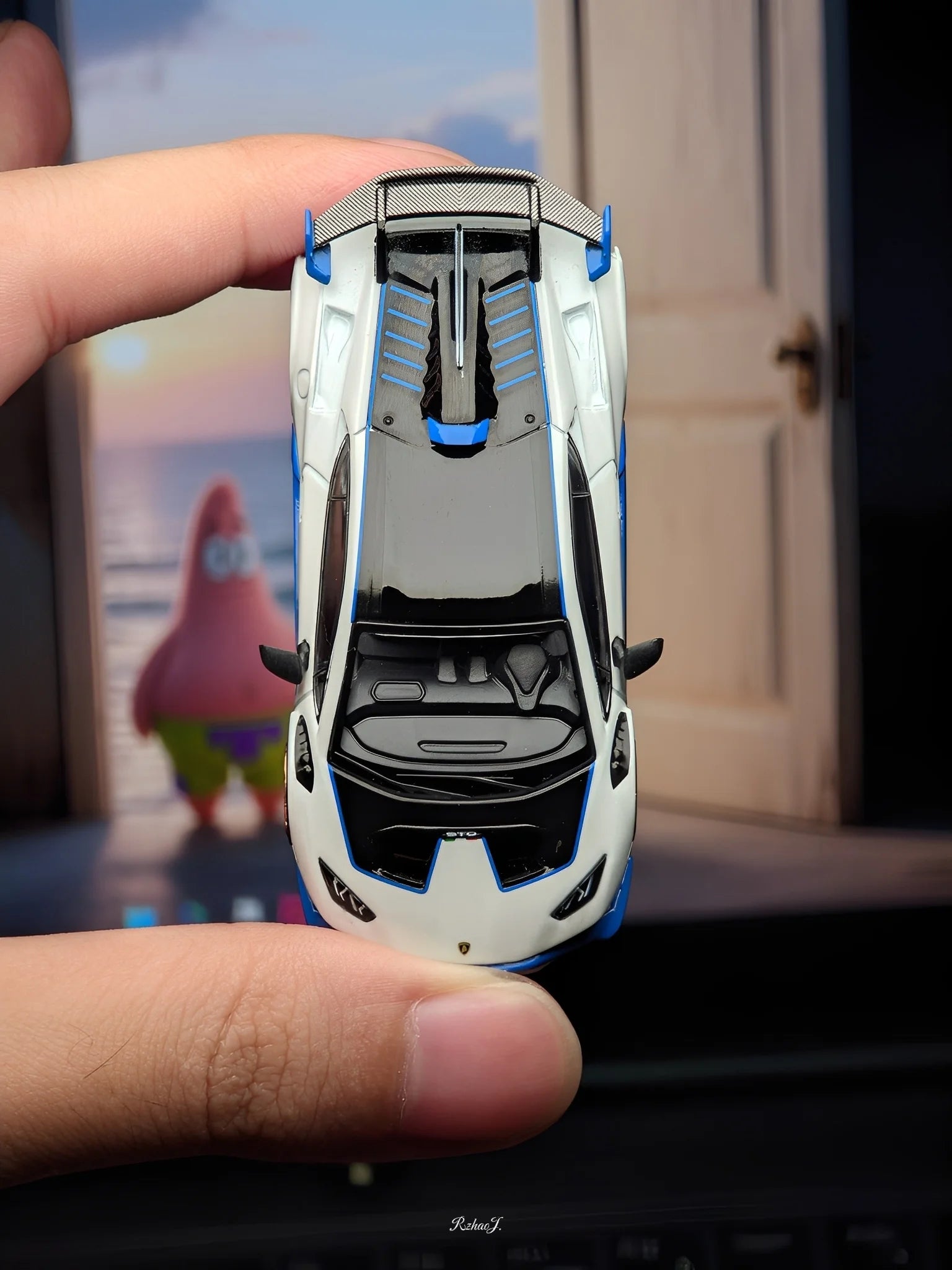MINI GT: 1/64 Lamborghini Huracán STO Bianco Asopo BL