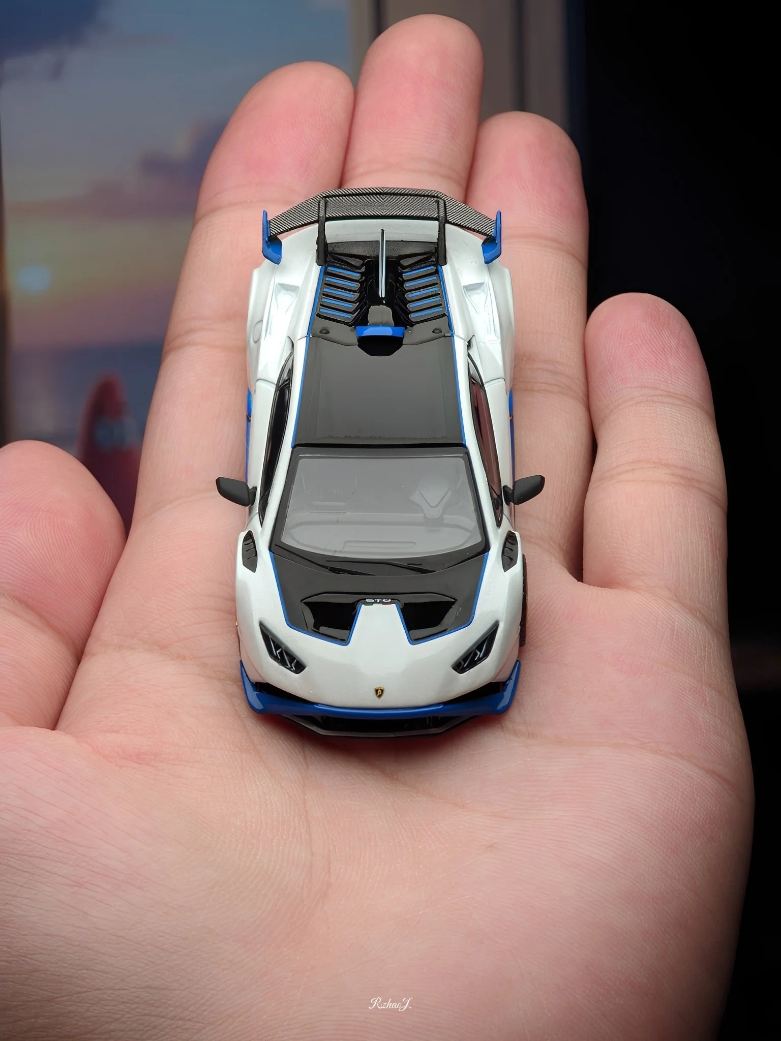 MINI GT: 1/64 Lamborghini Huracán STO Bianco Asopo BL