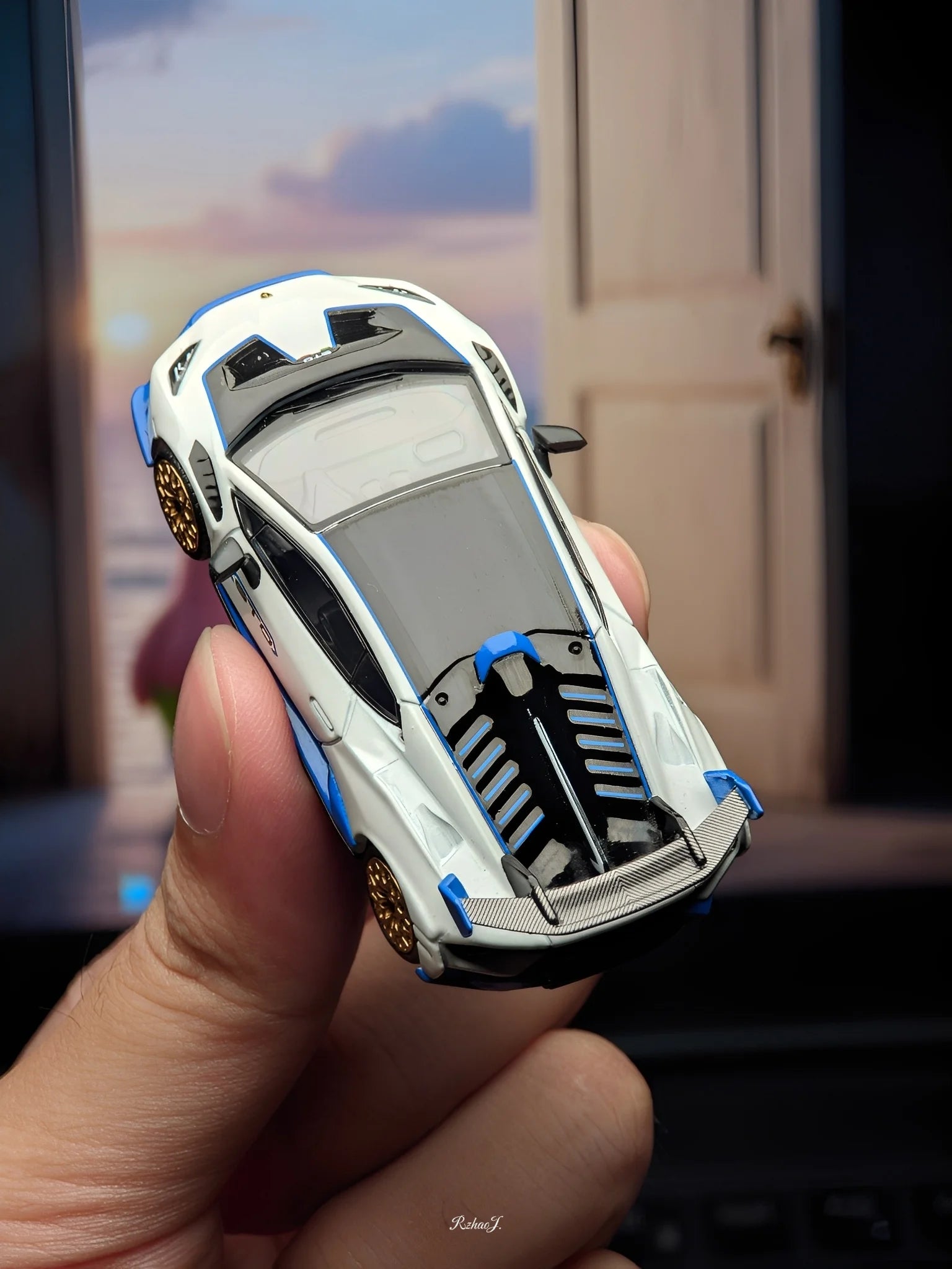 MINI GT: 1/64 Lamborghini Huracán STO Bianco Asopo BL