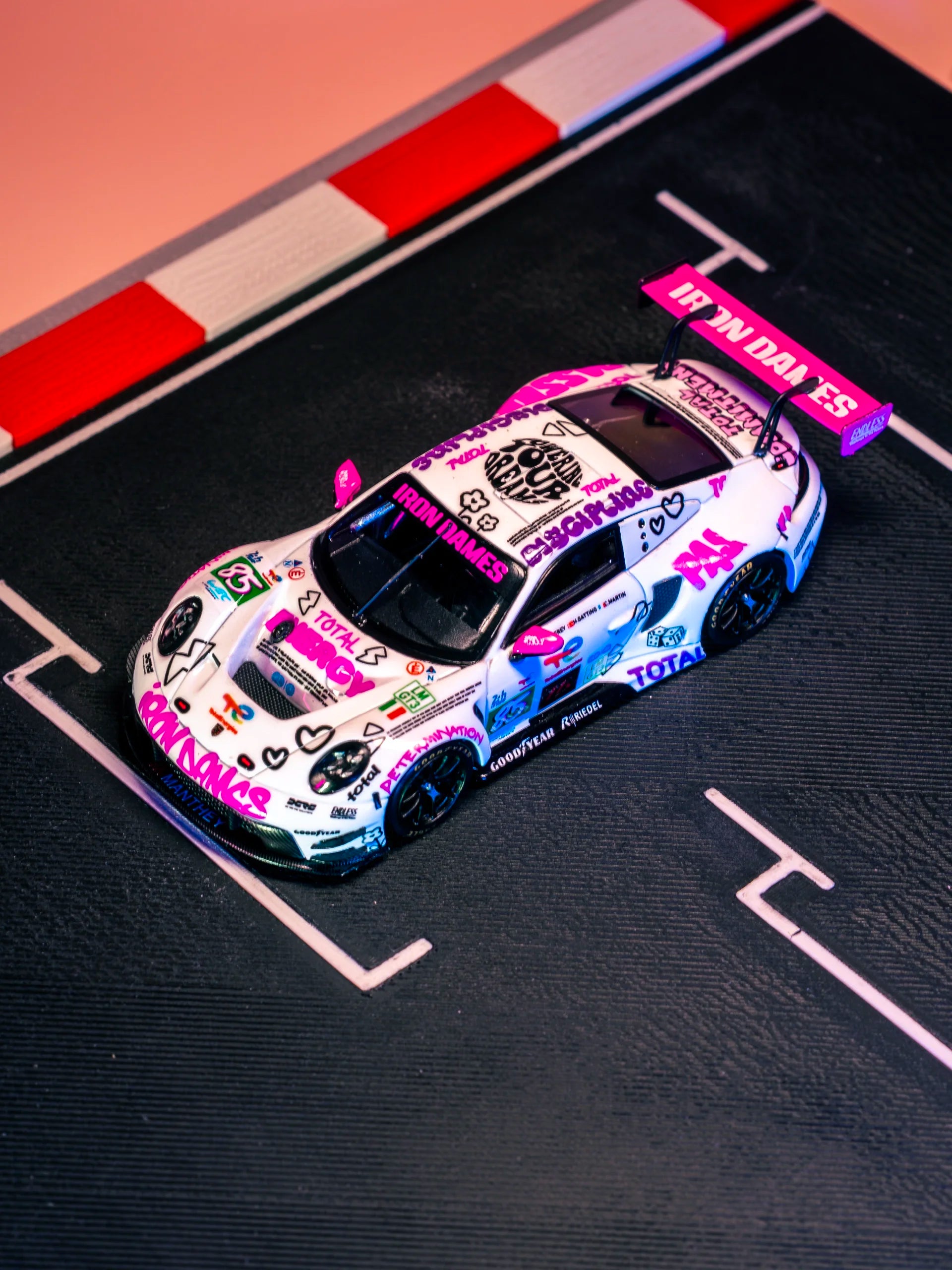 STAR RACE - 1/64 Porsche 911 GT3 Iron Dames livery 24 Hours of Le Mans