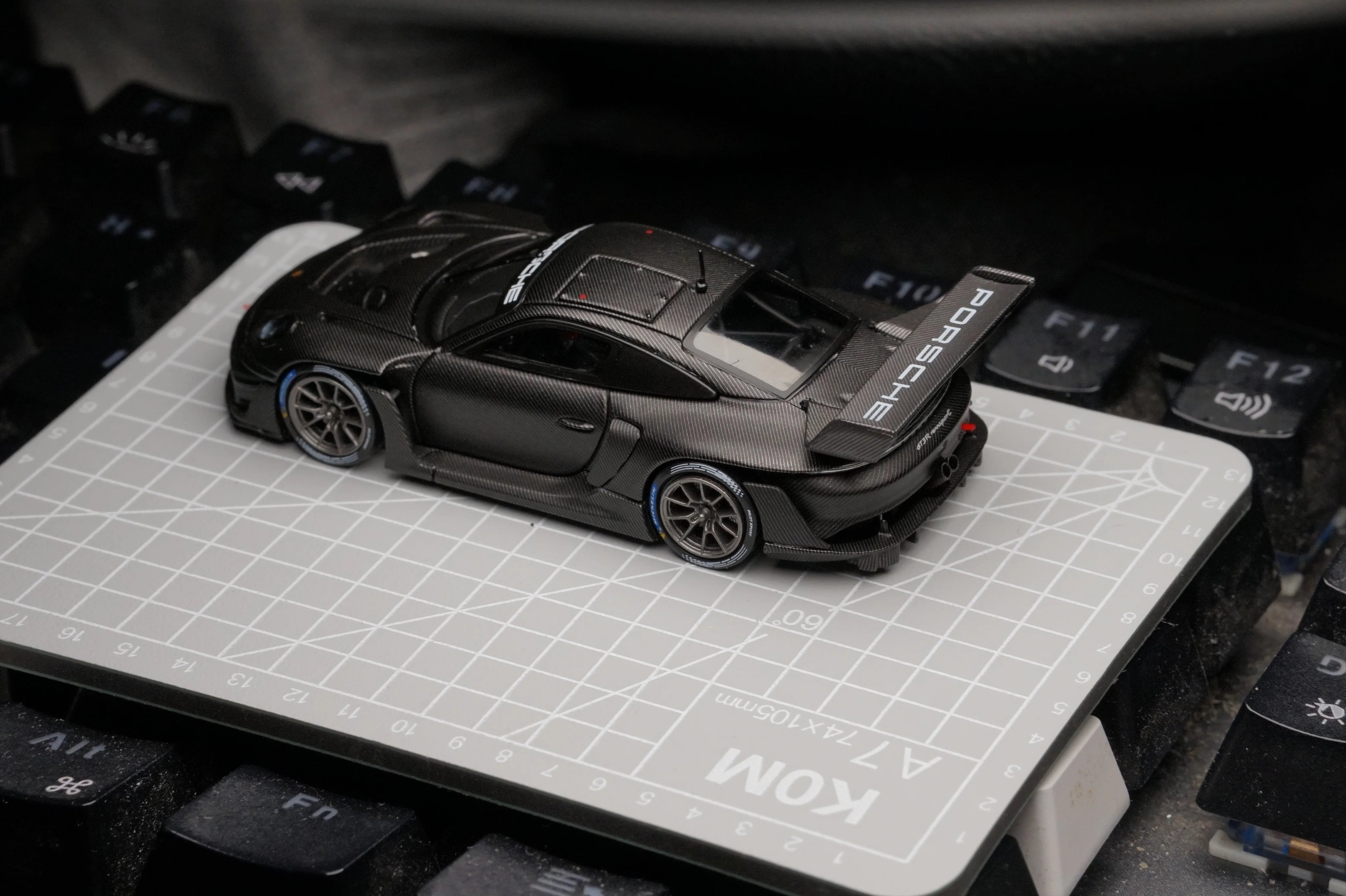 HKM 1:64 PORSCHE 911 (992) GT3 R Rennsport - Grey