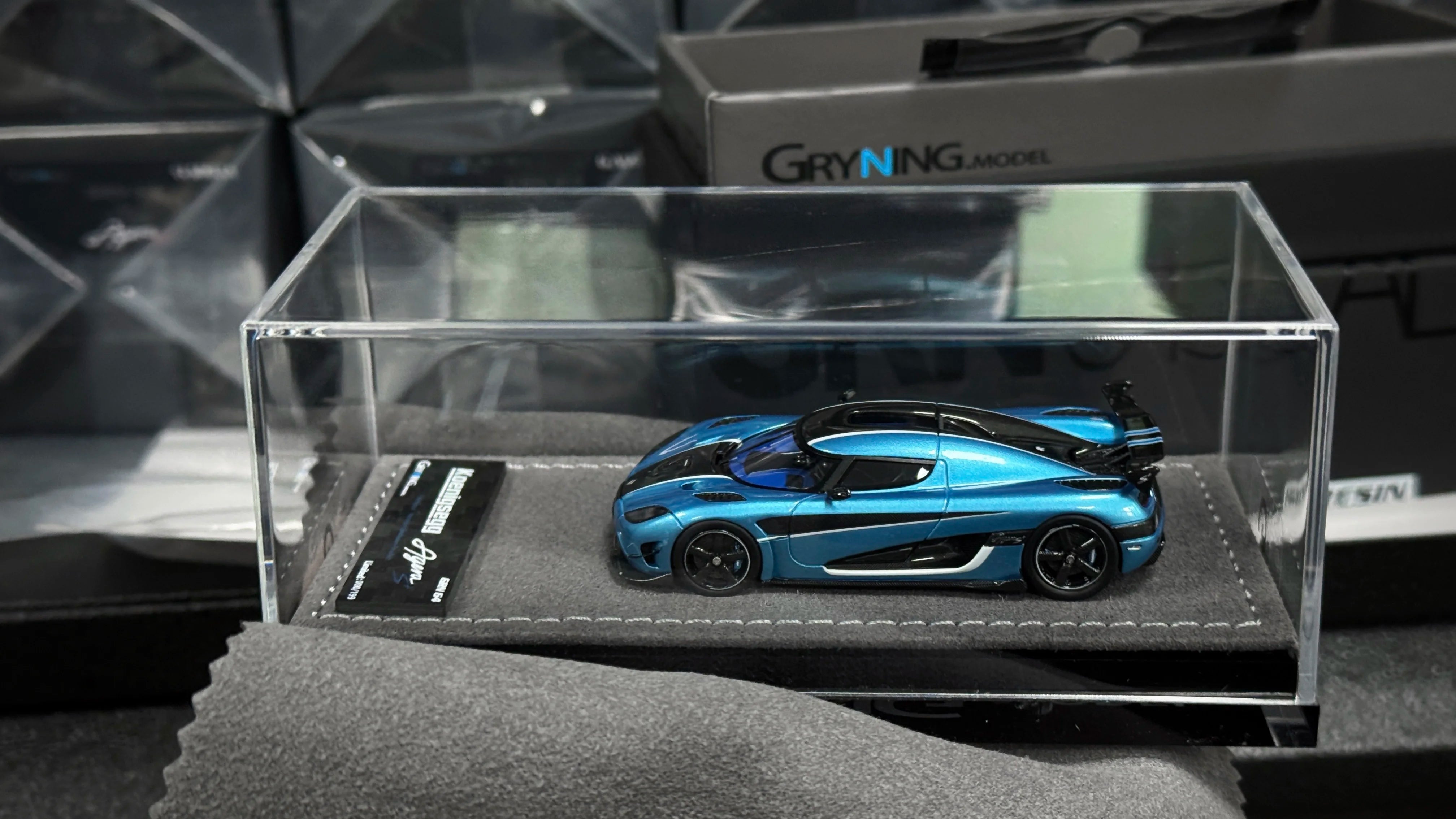 GRYNING.model 1/64 Koenigsegg Agera S+Medusa