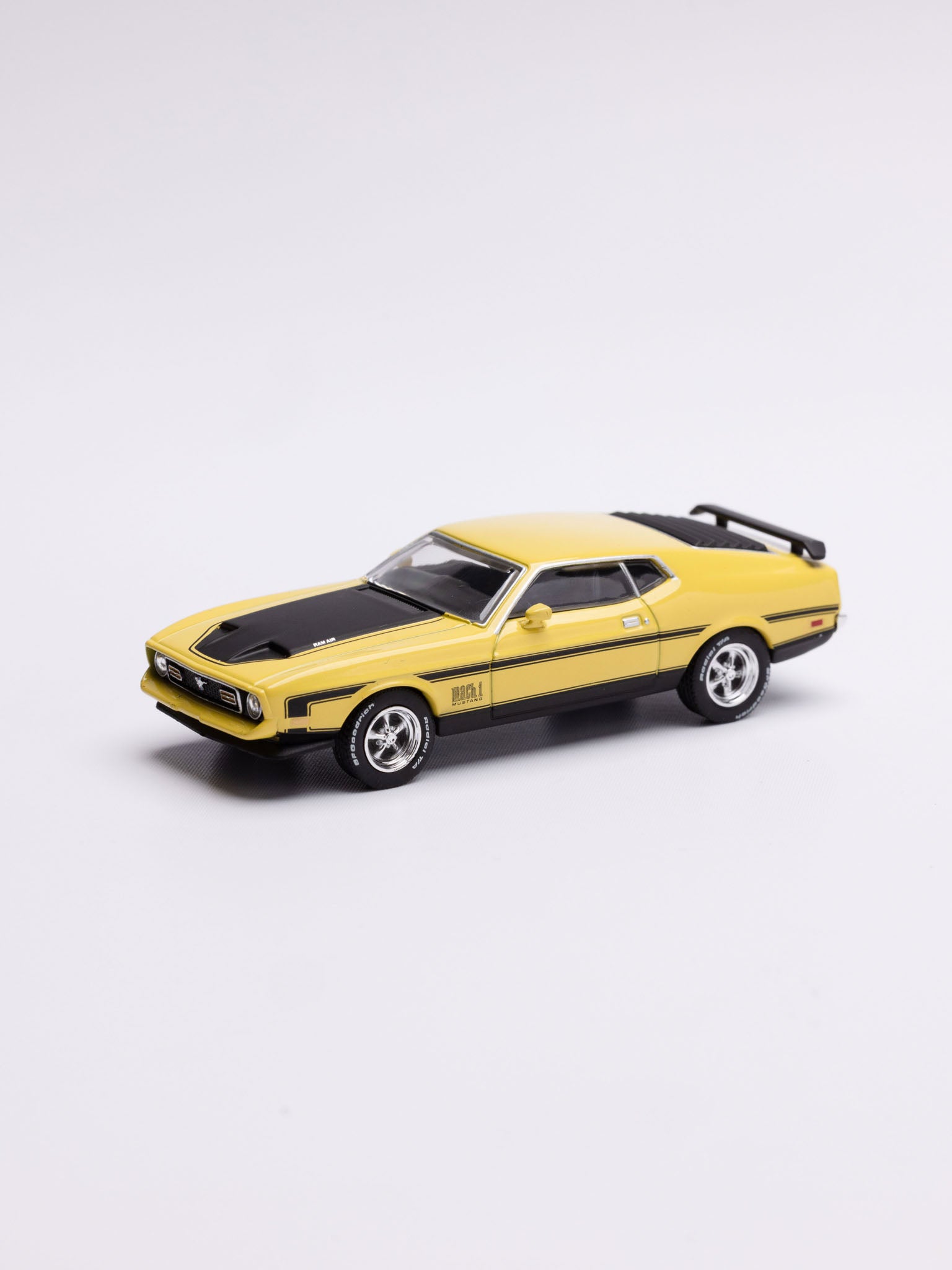 MINIGT - Ford Mustang Mach1 Grabber Yellow