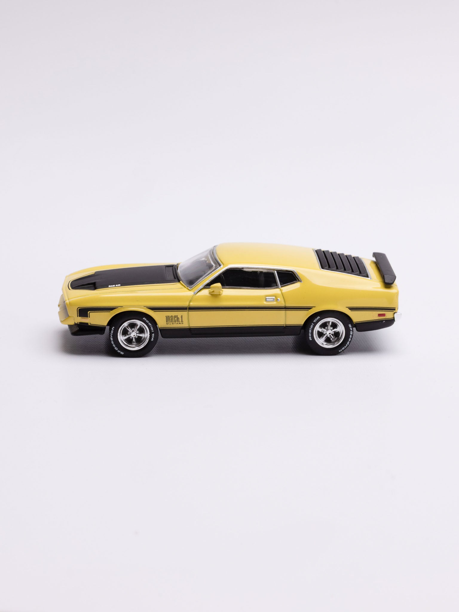 MINIGT - Ford Mustang Mach1 Grabber Yellow