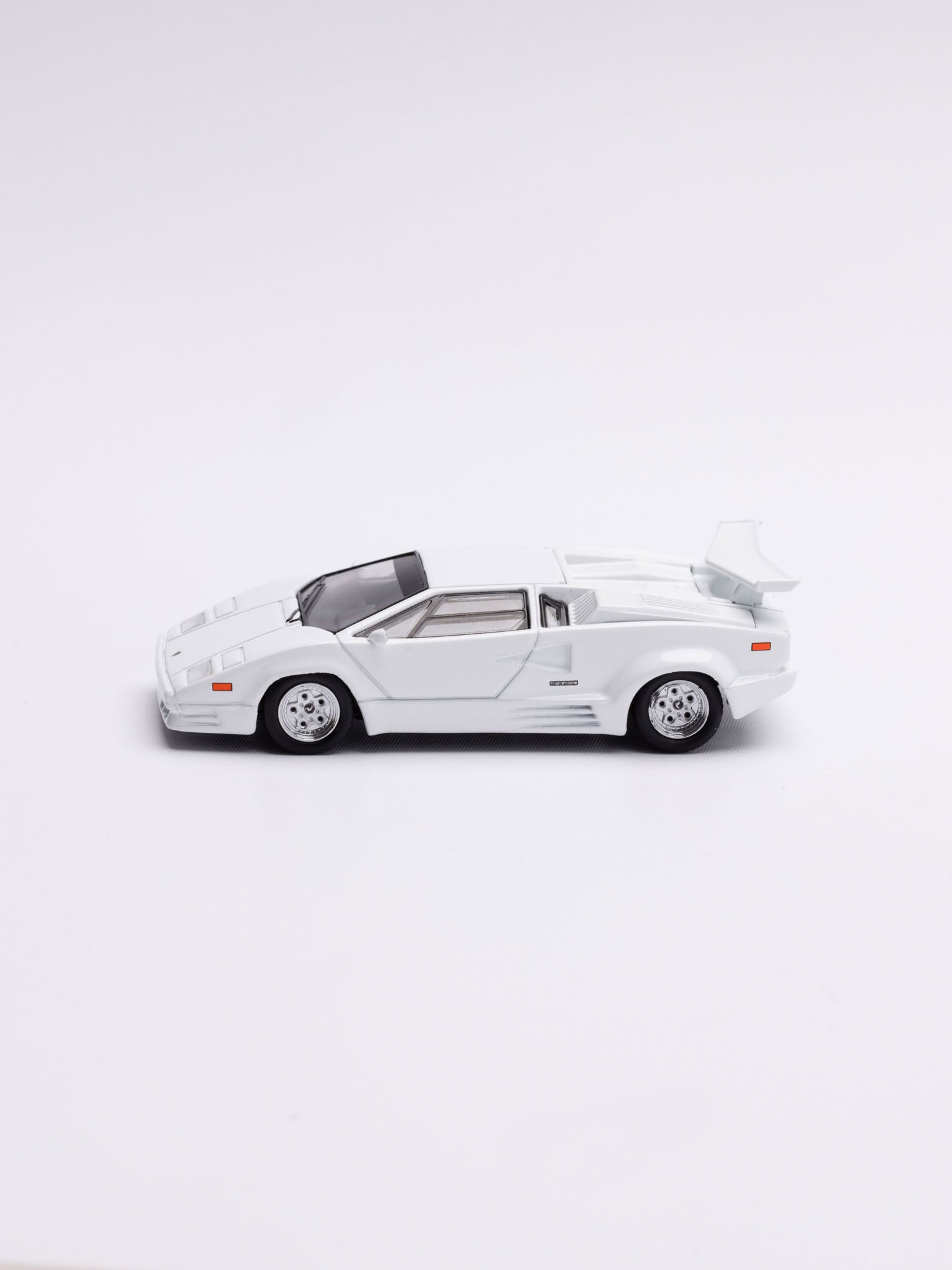 MINIGT 1/64 - Lamborghini Countach 25th Anniversary White