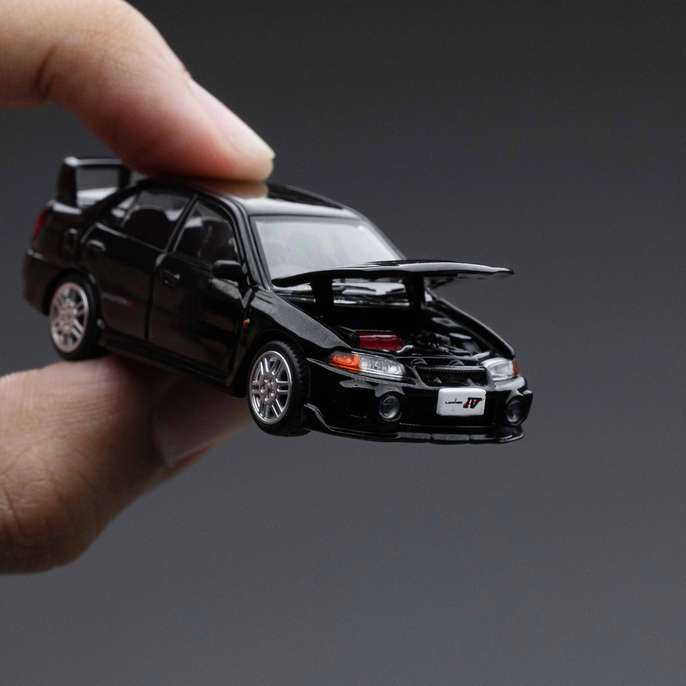 POPRACE 1:64 MITSUBISHI LANCER EVOLUTION IV – PYRENEES BLACK PEARL