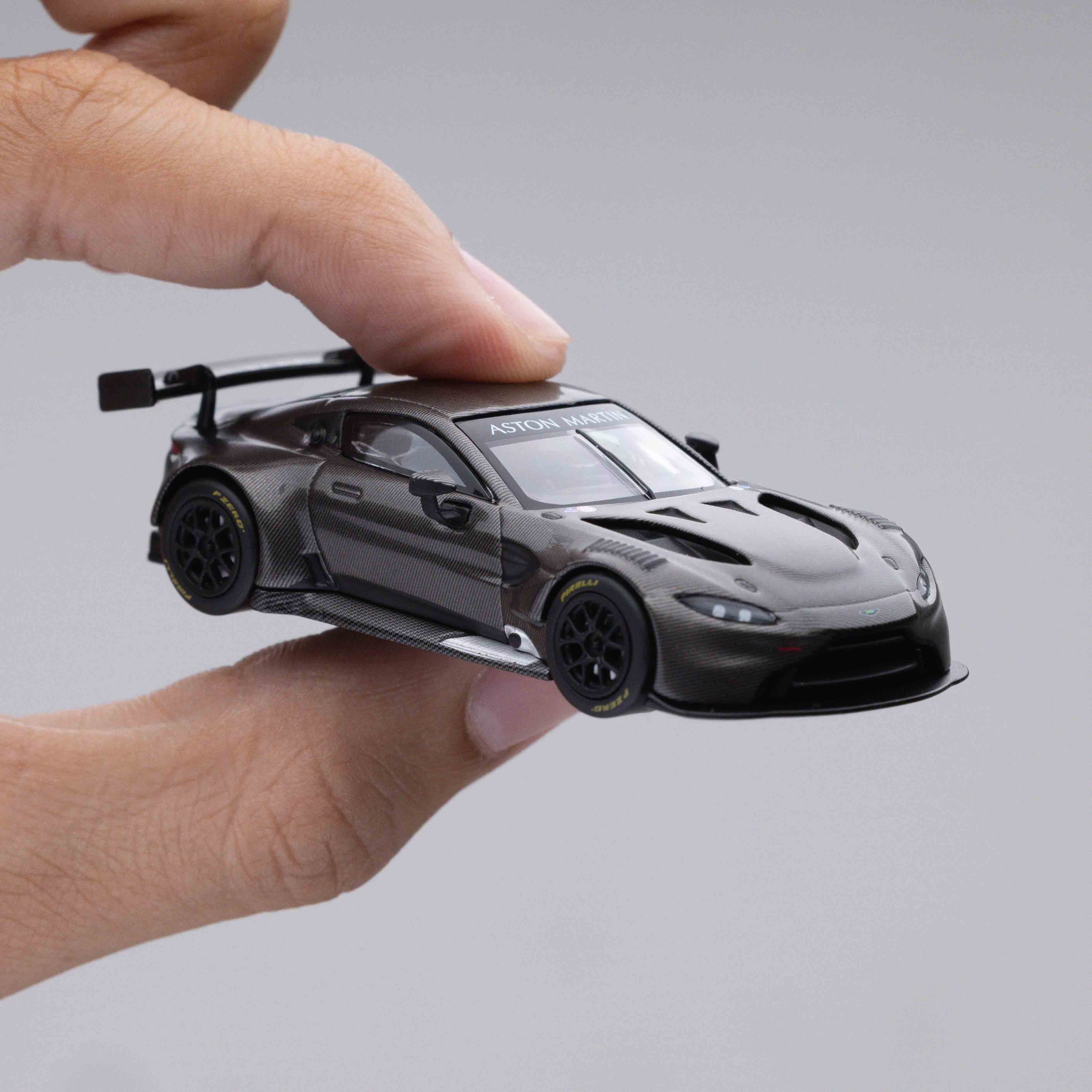 POP RACE 1:64 ASTON MARTIN VANTAGE GT3 CARBON EDITION
