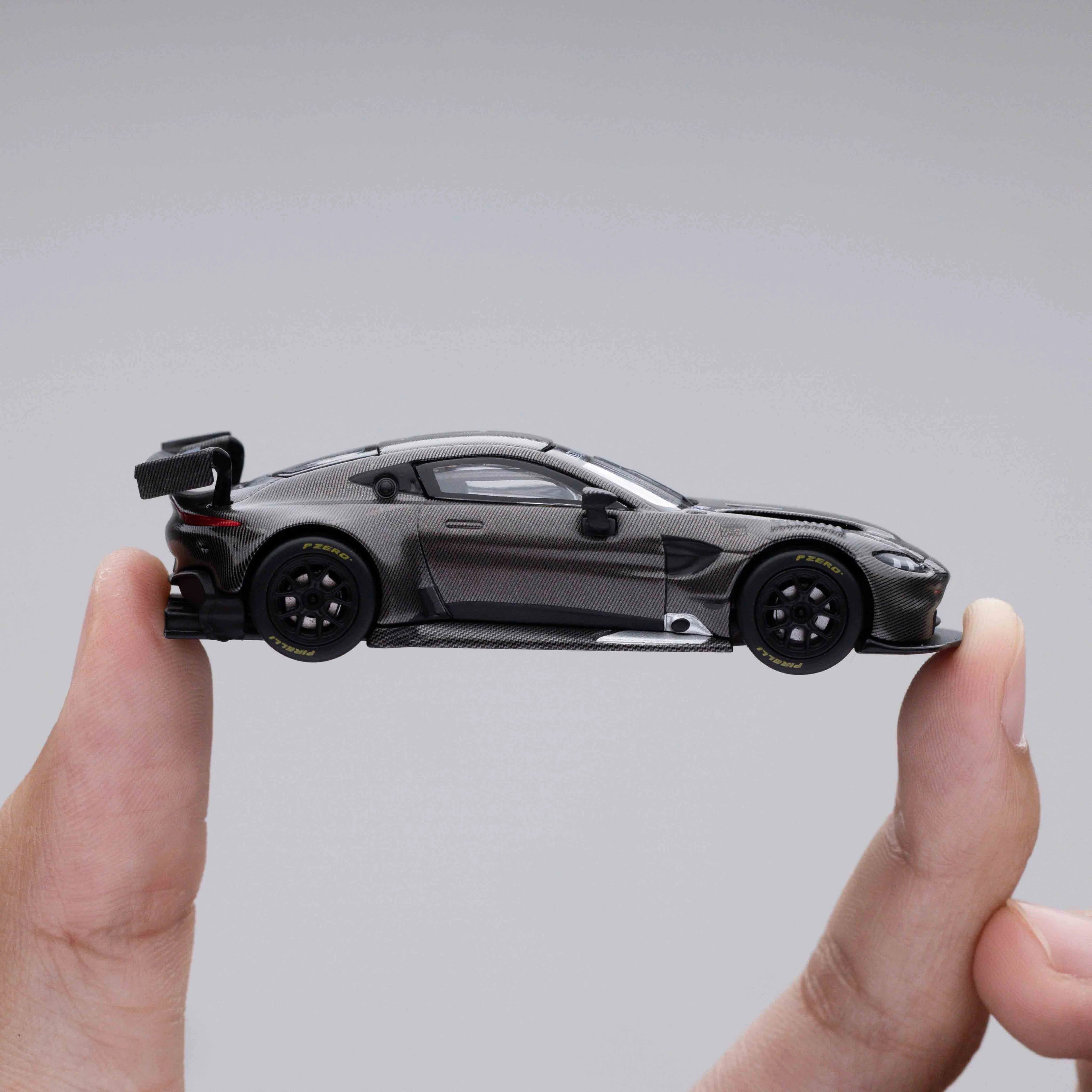 POP RACE 1:64 ASTON MARTIN VANTAGE GT3 CARBON EDITION