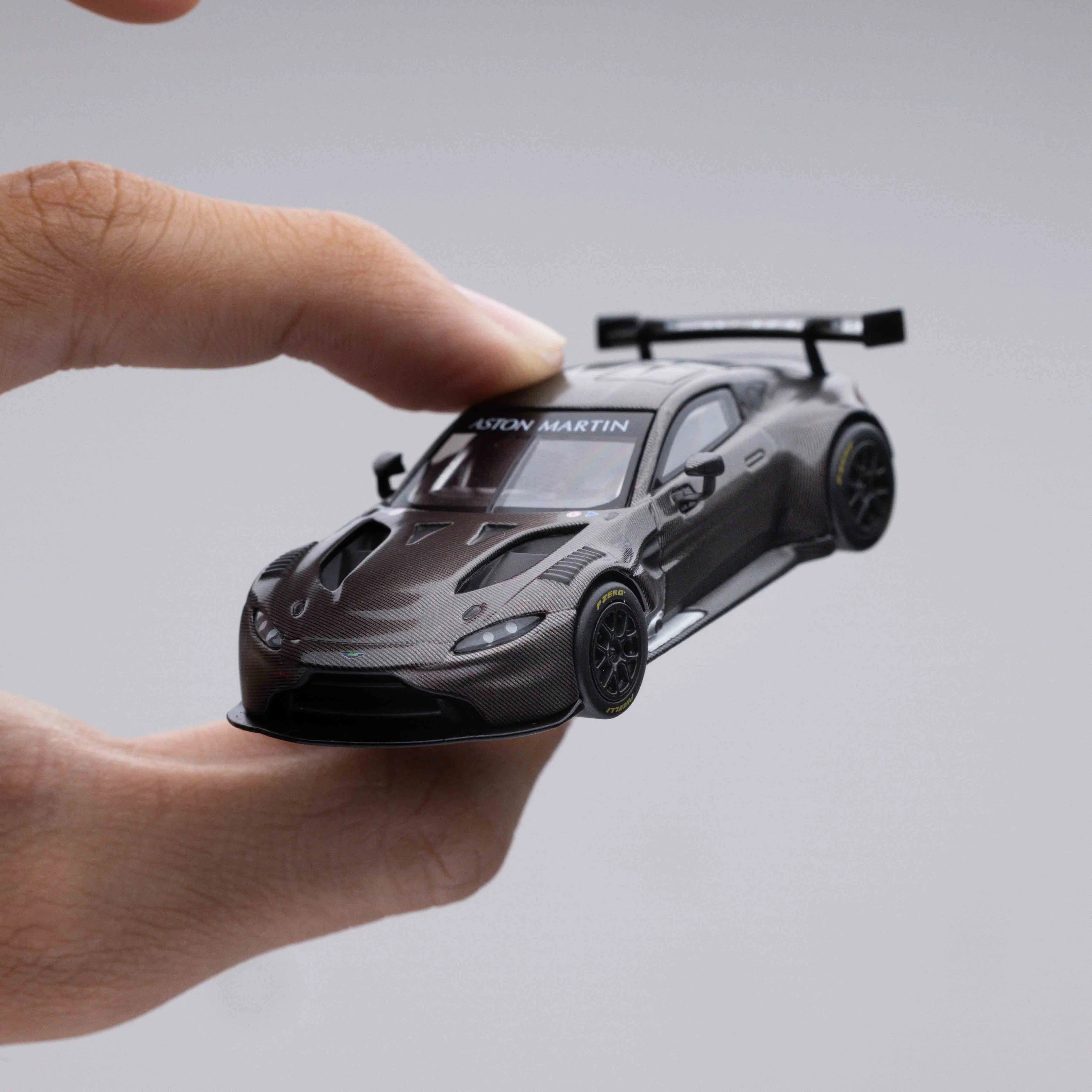 POP RACE 1:64 ASTON MARTIN VANTAGE GT3 CARBON EDITION
