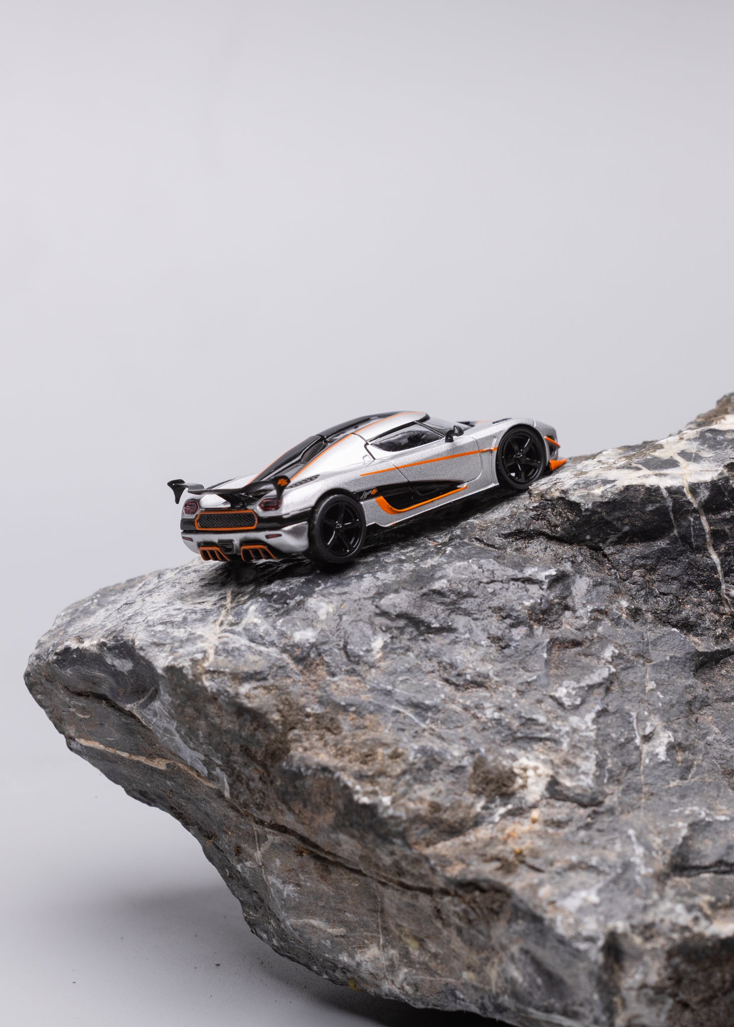 TW 1:64 Koenigsegg Agera Rs MoonSilver/Black T64G-TL005-MS