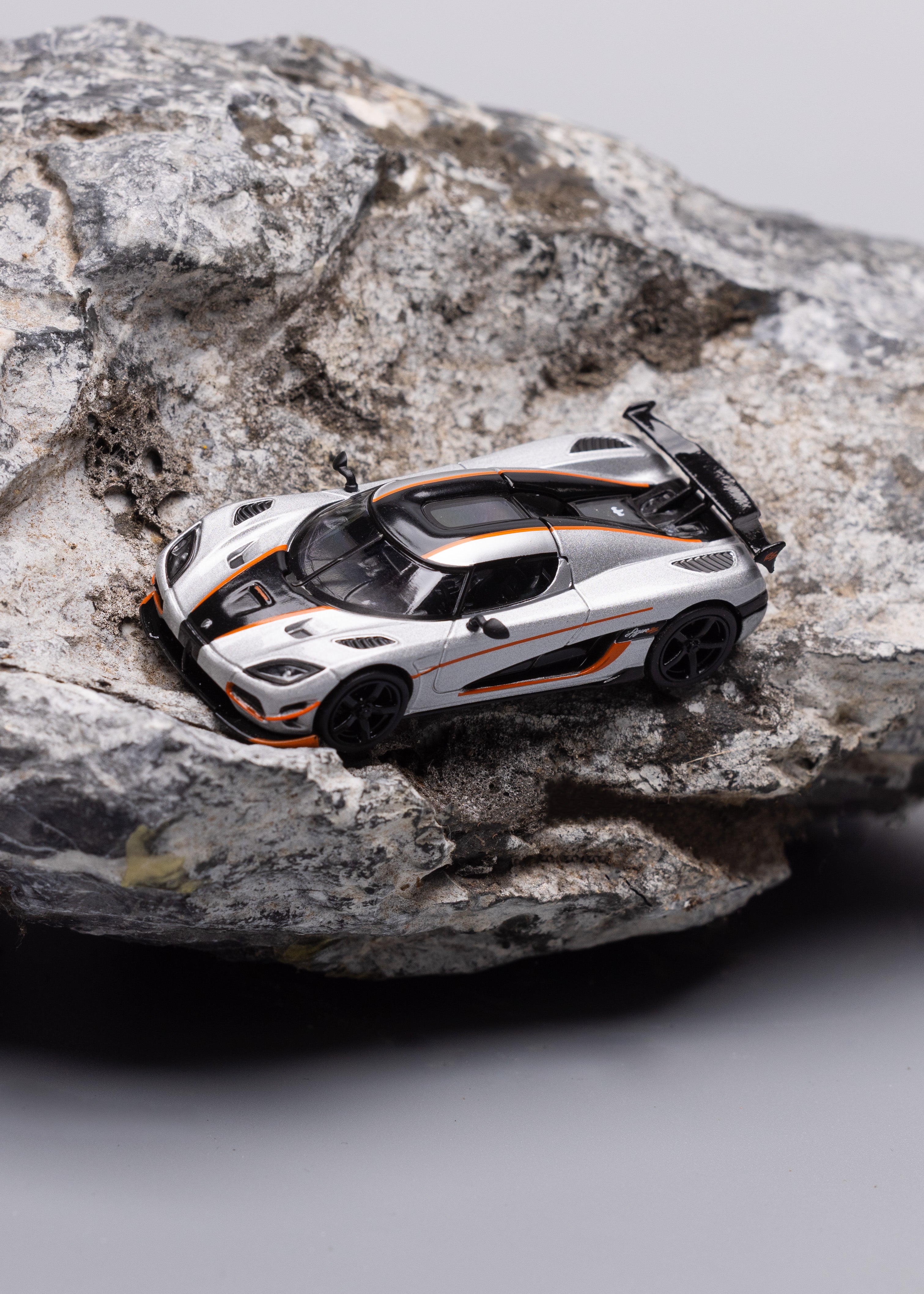TW 1:64 Koenigsegg Agera Rs MoonSilver/Black T64G-TL005-MS