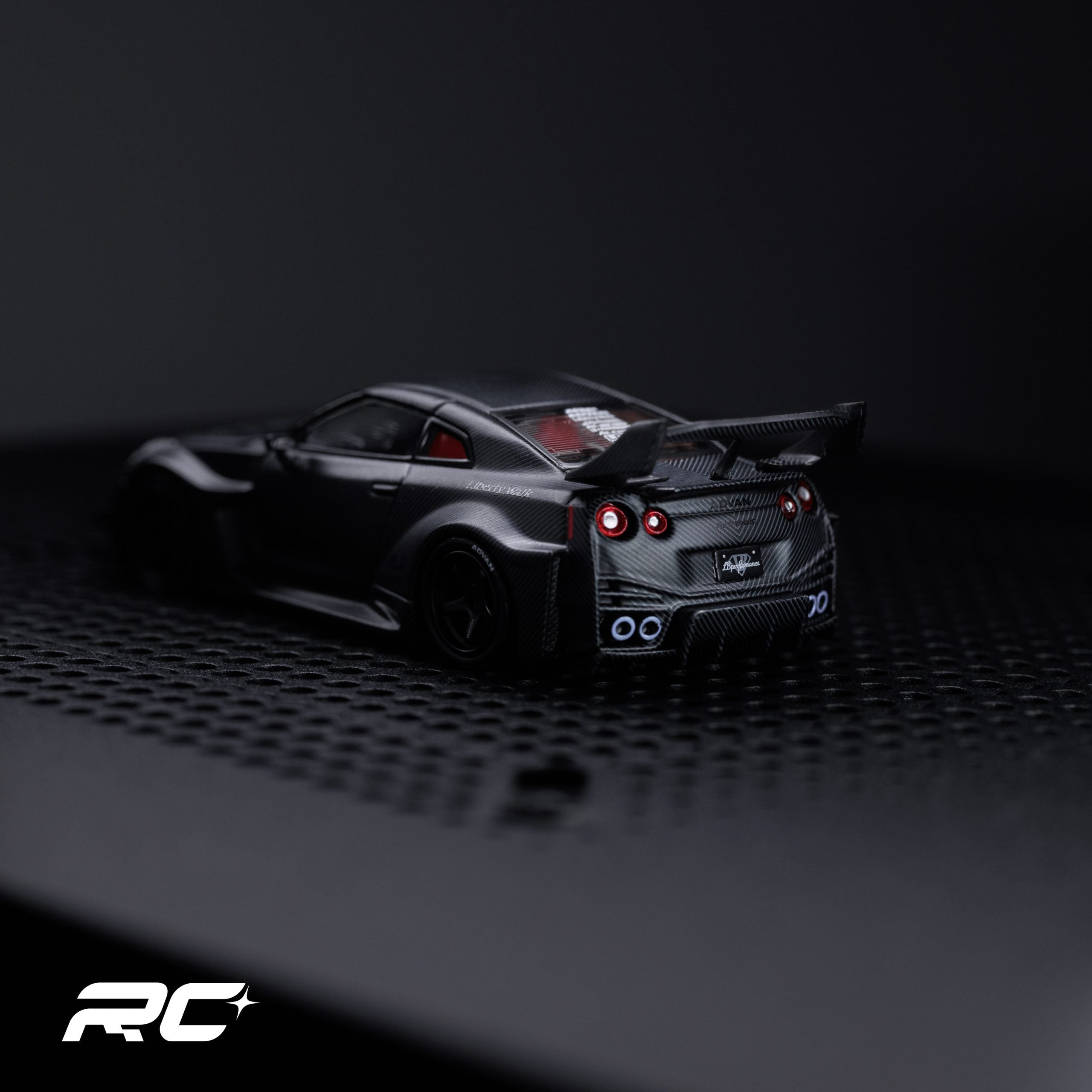 1/64 Nissan GT-R R35 LBWK SUPER SILHOUETTE 35GT-RR Full Carbon