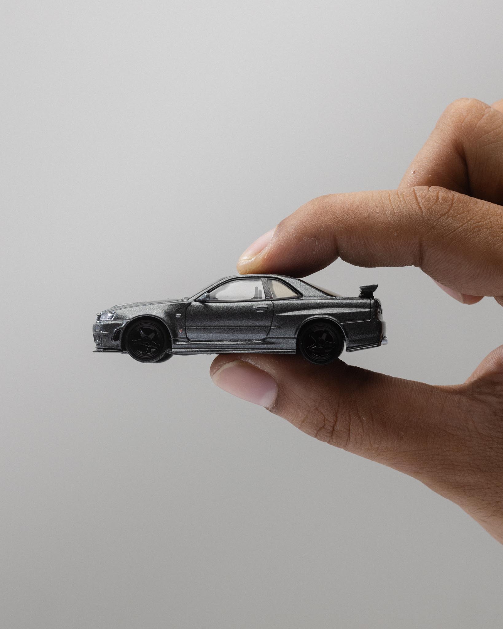 MINIGT - 1/64 Nissan Skyline GT-R Dark Metal Gray (NISMO BNR34 CRS Version)