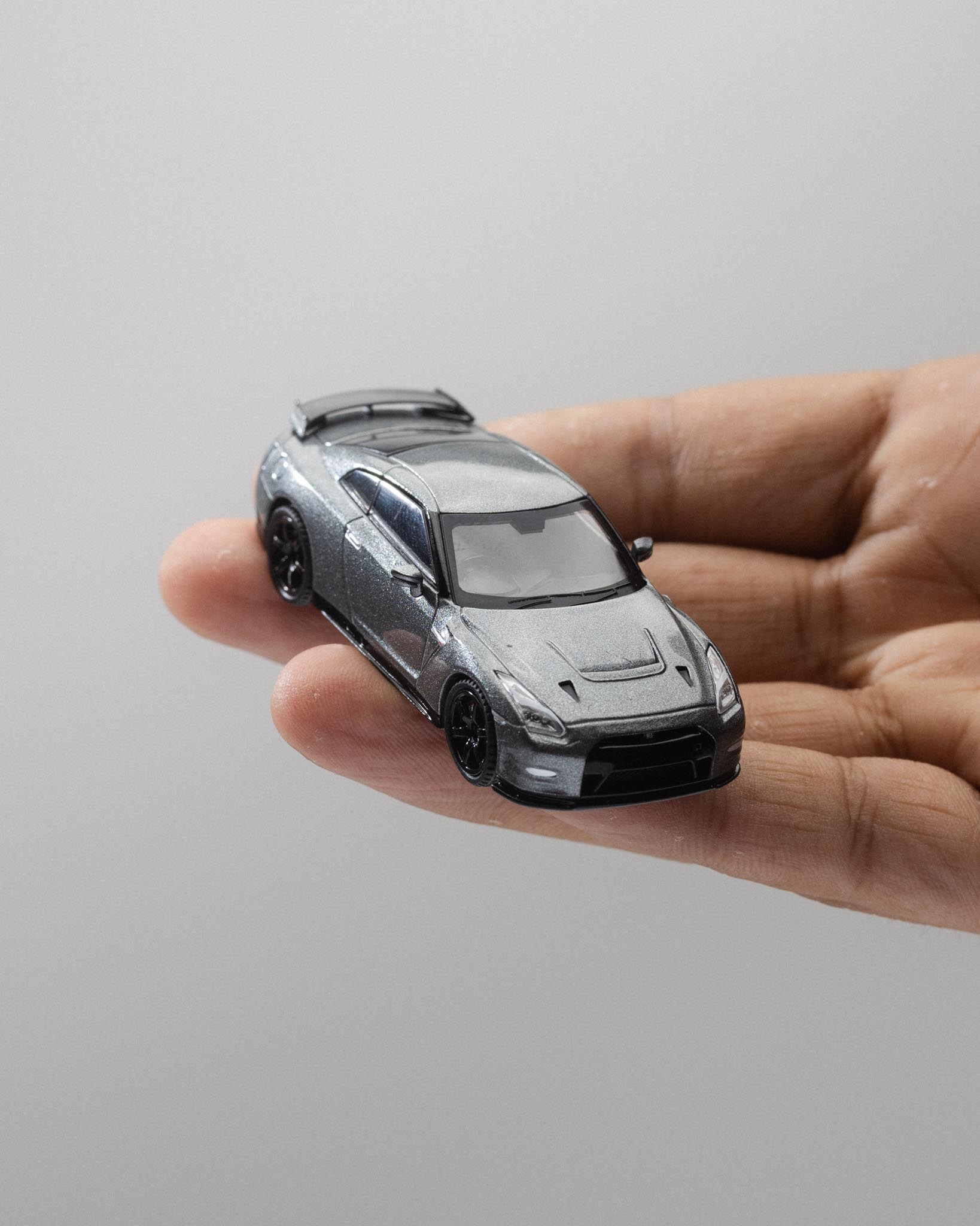 MINIGT - 1/64 Nissan Skyline GT-R Dark Metal Gray (NISMO BNR34 CRS Version)