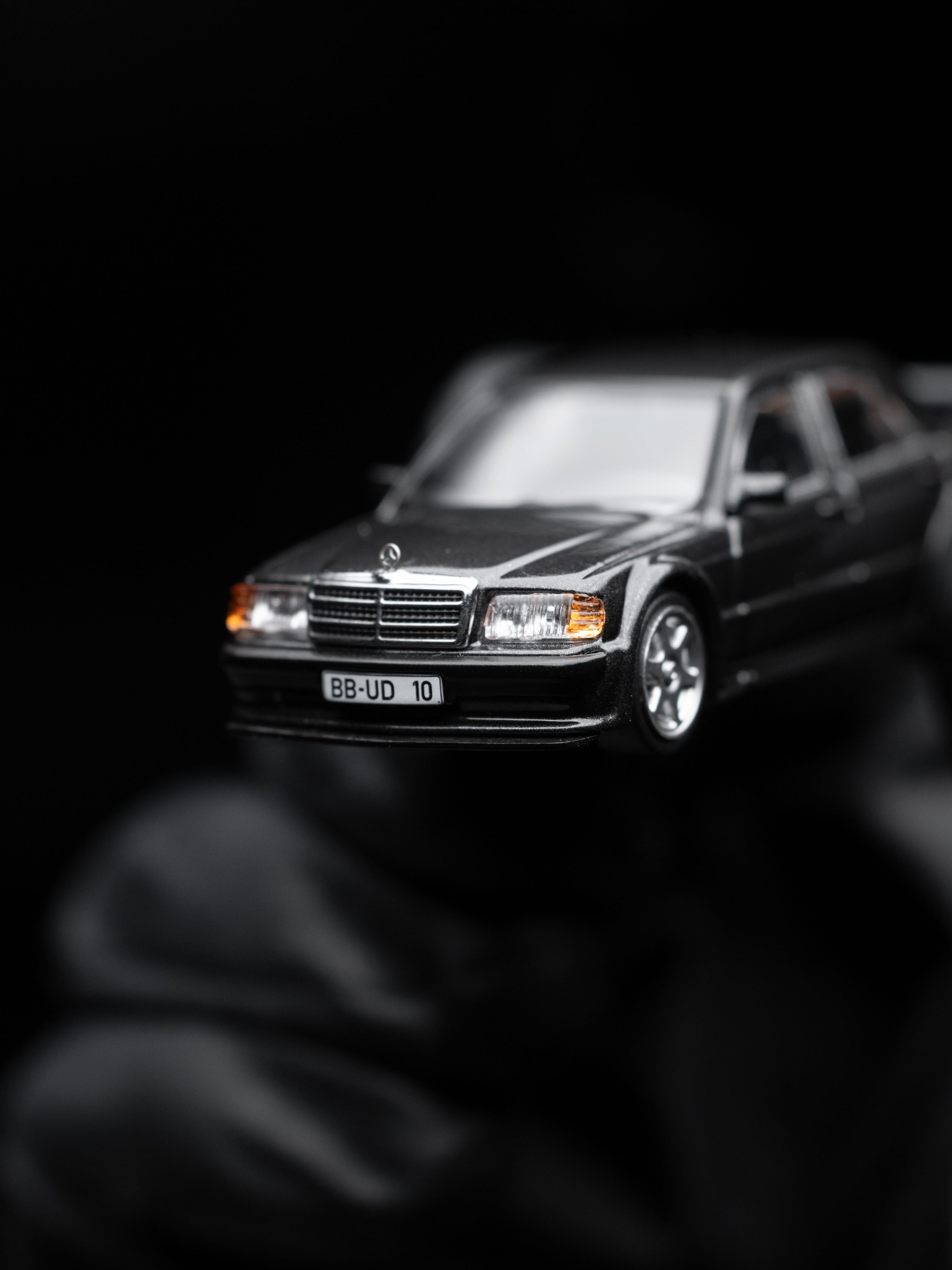 TW 1:64 Mercedes-Benz 190 E 2.5.16 EVO 1 Blue-Black metallic T64G057-BK