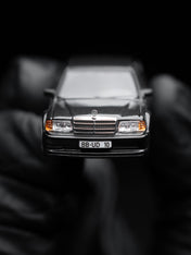 TW 1:64 Mercedes-Benz 190 E 2.5.16 EVO 1 Blue-Black metallic T64G057-BK