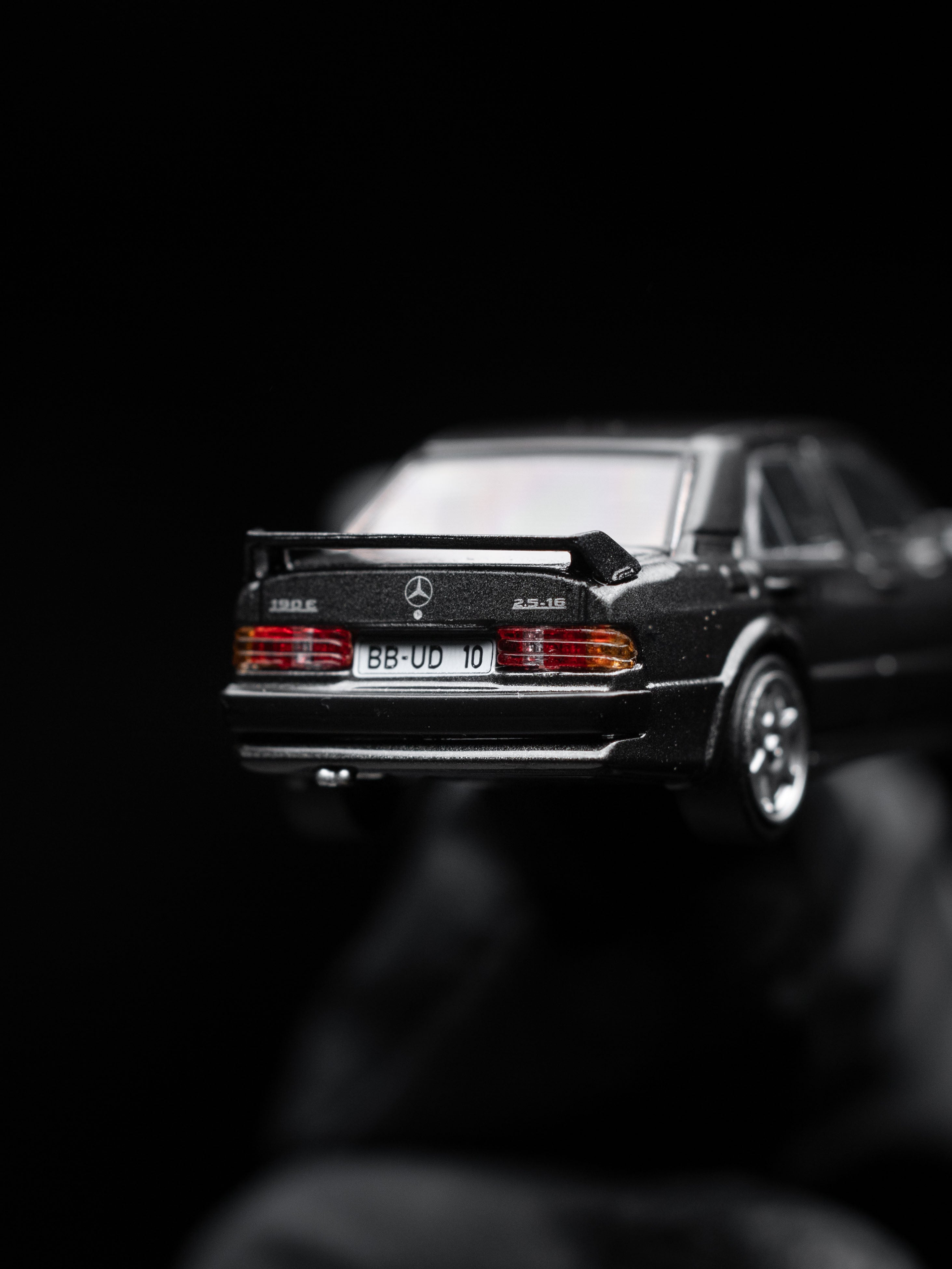 TW 1:64 Mercedes-Benz 190 E 2.5.16 EVO 1 Blue-Black metallic T64G057-BK
