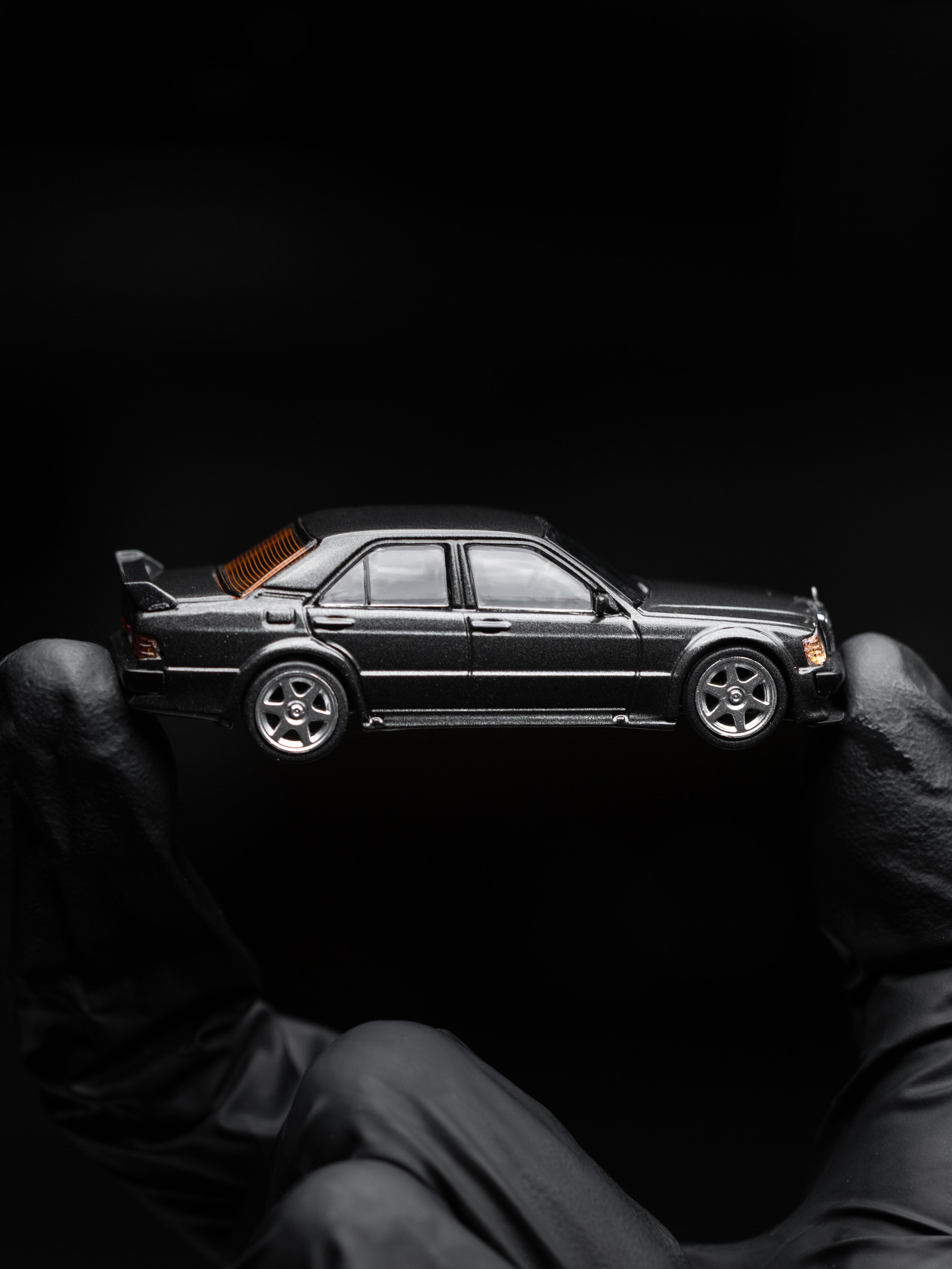 TW 1:64 Mercedes-Benz 190 E 2.5.16 EVO 1 Blue-Black metallic T64G057-BK