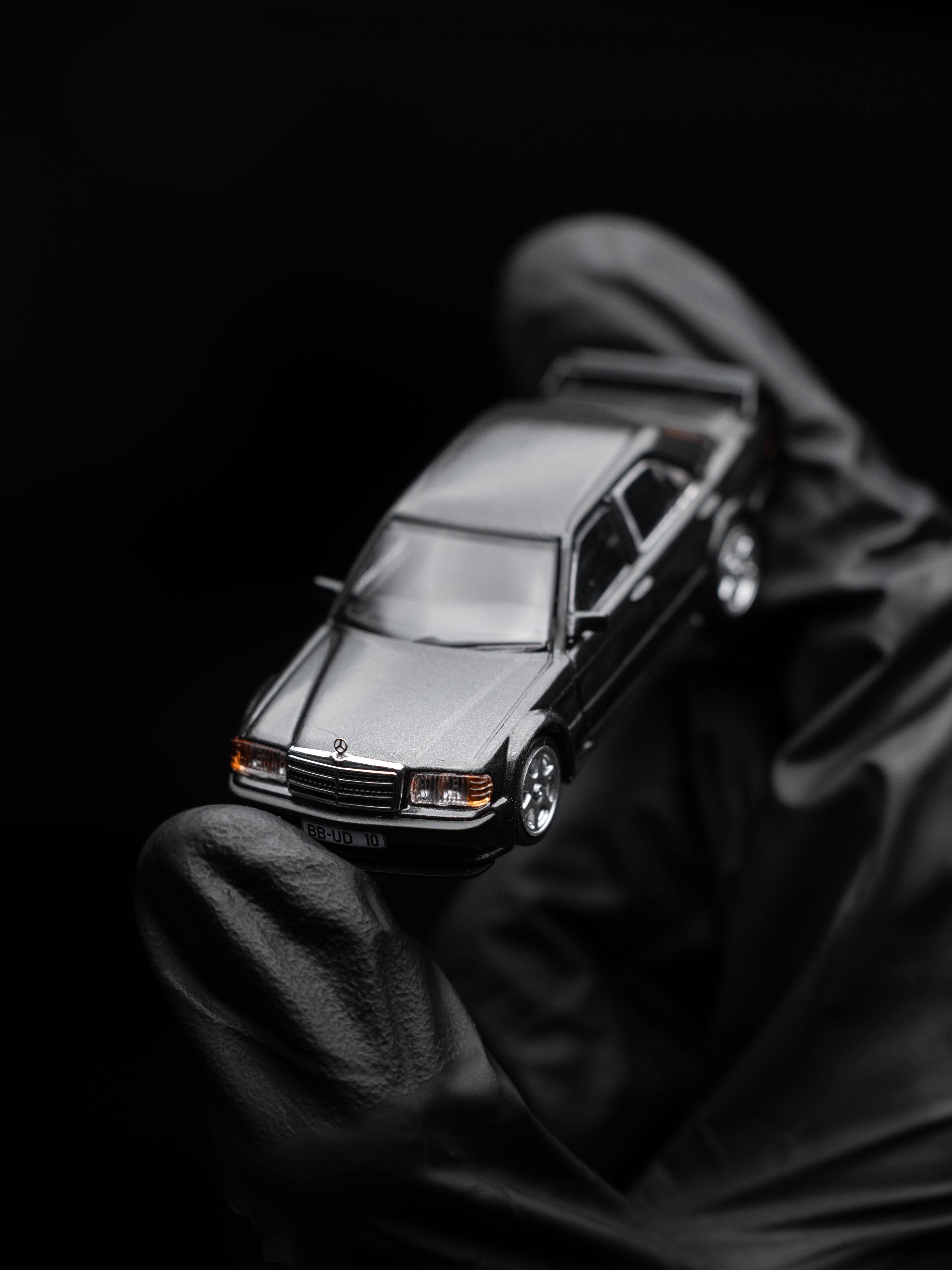 TW 1:64 Mercedes-Benz 190 E 2.5.16 EVO 1 Blue-Black metallic T64G057-BK