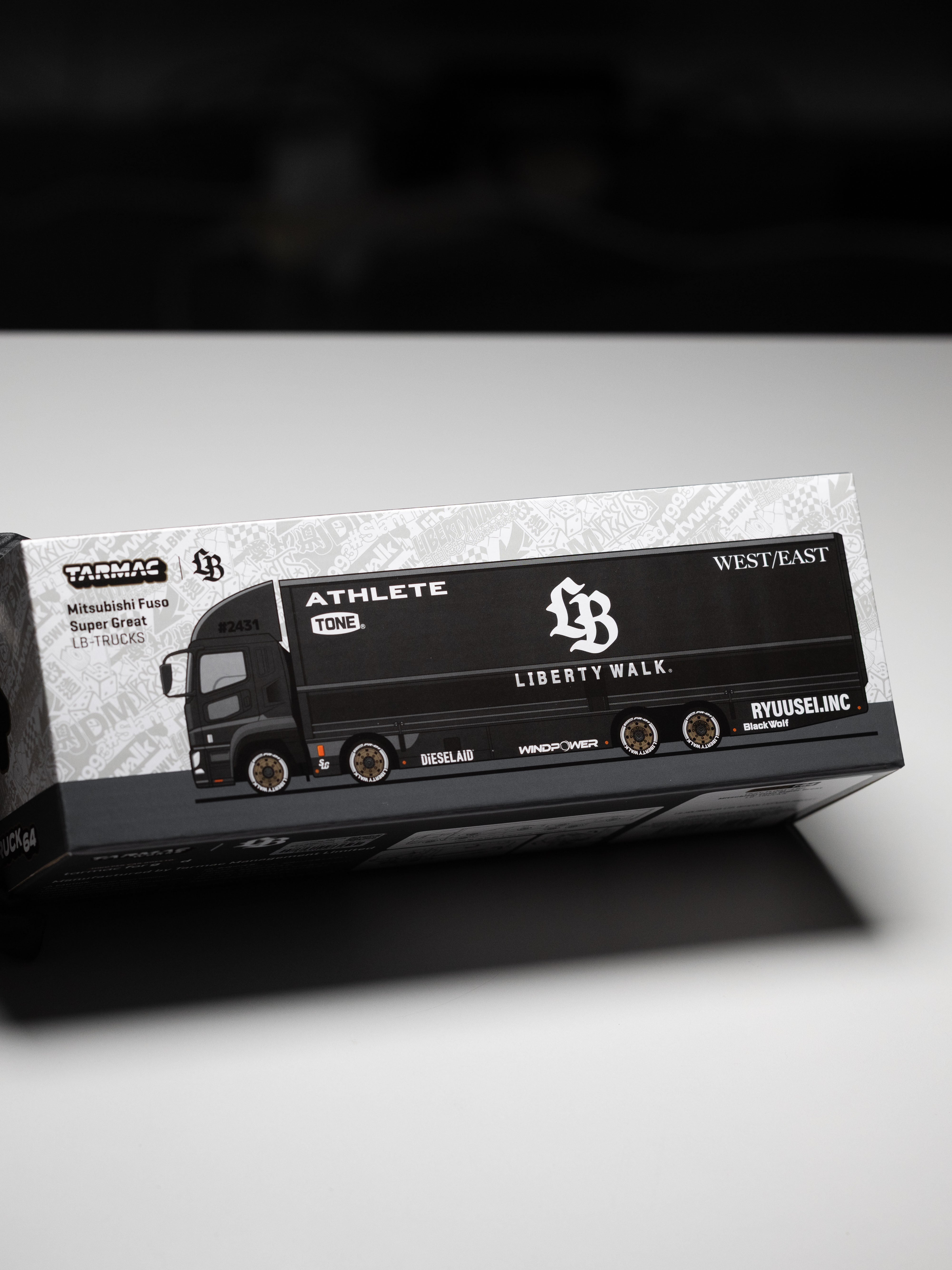 TW 1:64 Mitsubishi Fuso Super GreatB-TRUCKS T64T-TL001-LBB