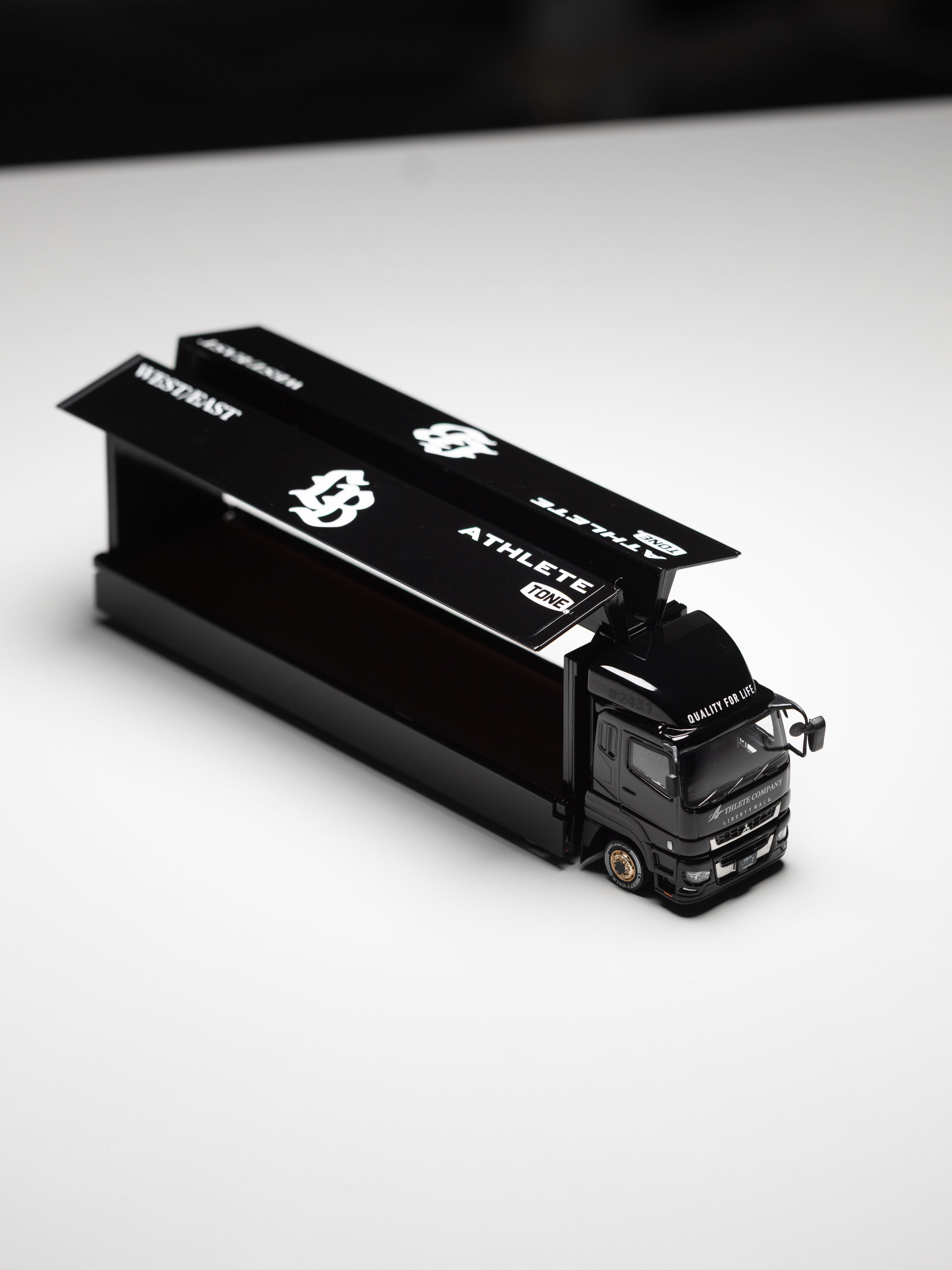 TW 1:64 Mitsubishi Fuso Super GreatB-TRUCKS T64T-TL001-LBB