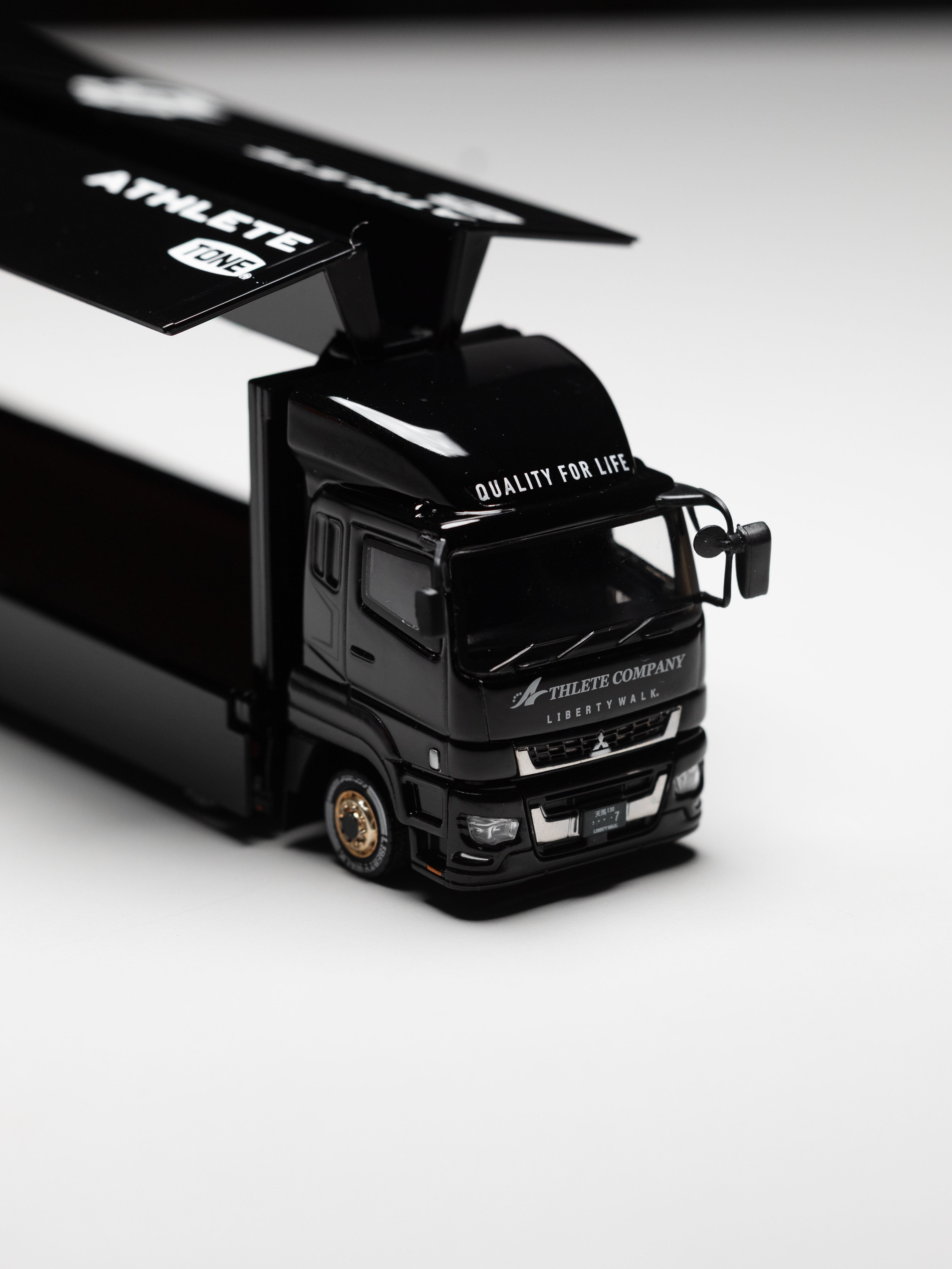 TW 1:64 Mitsubishi Fuso Super GreatB-TRUCKS T64T-TL001-LBB