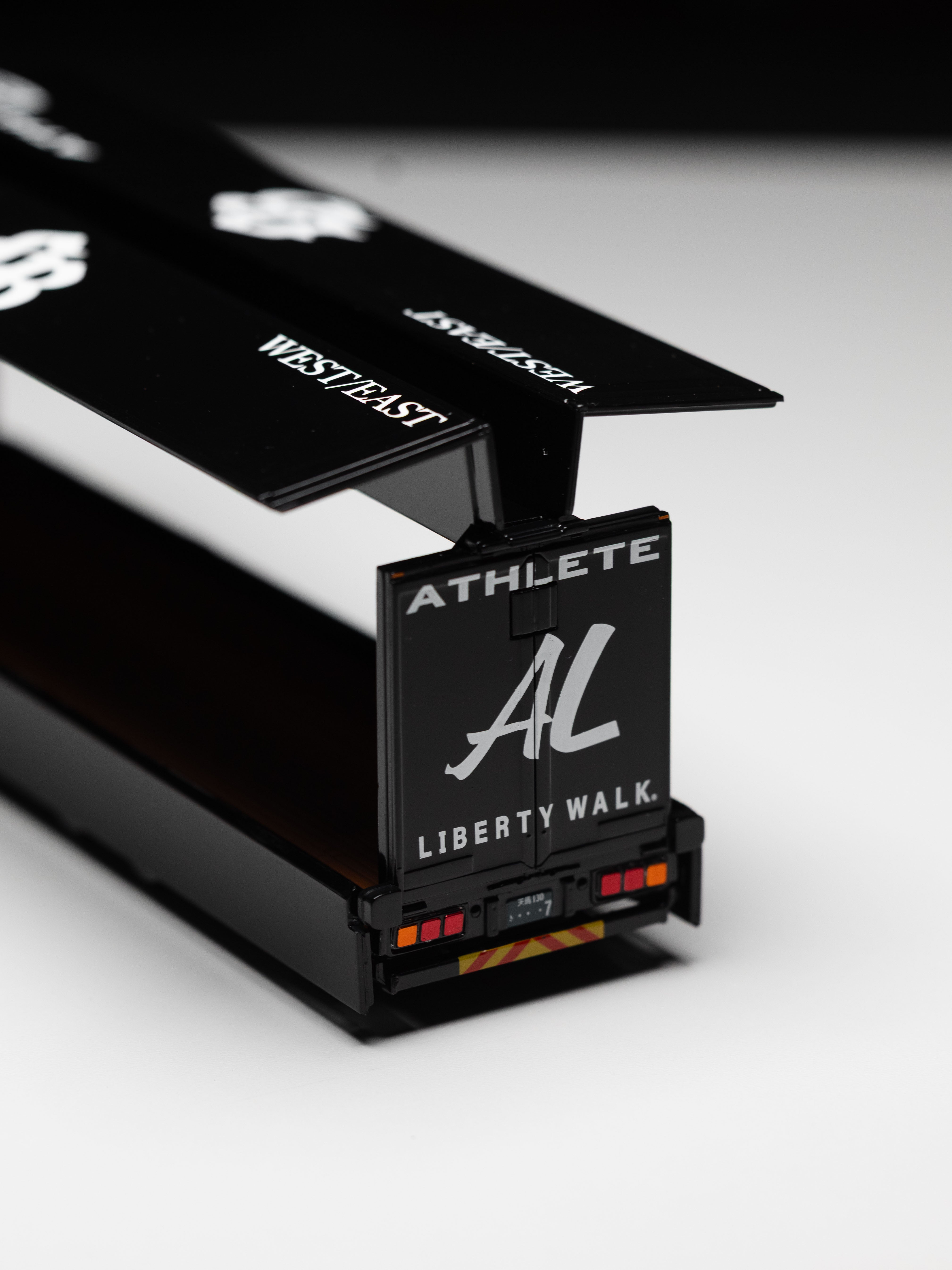 TW 1:64 Mitsubishi Fuso Super GreatB-TRUCKS T64T-TL001-LBB