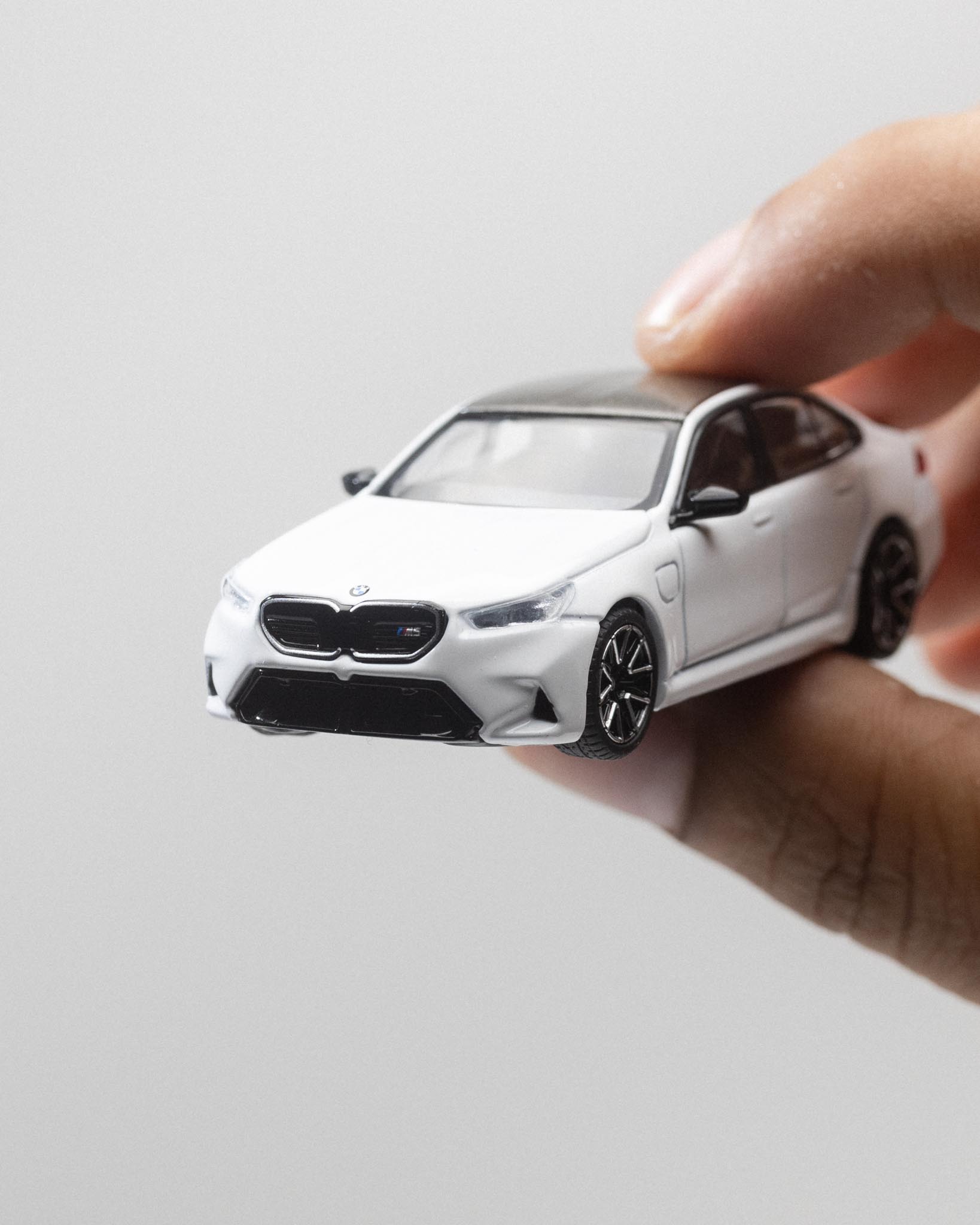 MINIGT - 1/64 BMW M5 Alpine White – RC Cambodia