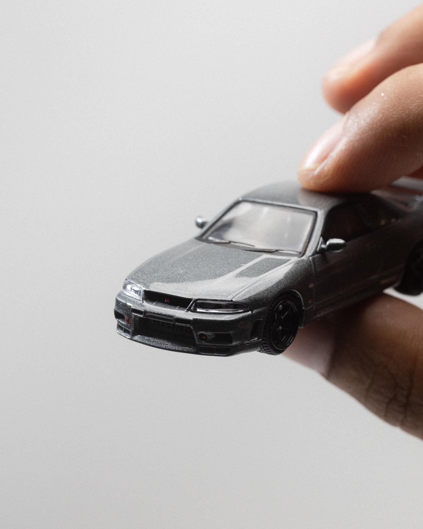 MINIGT 1/64 - NISSAN Skyline GT-R Dark Metal Gray (NISMO BCNR33 CRS Version)