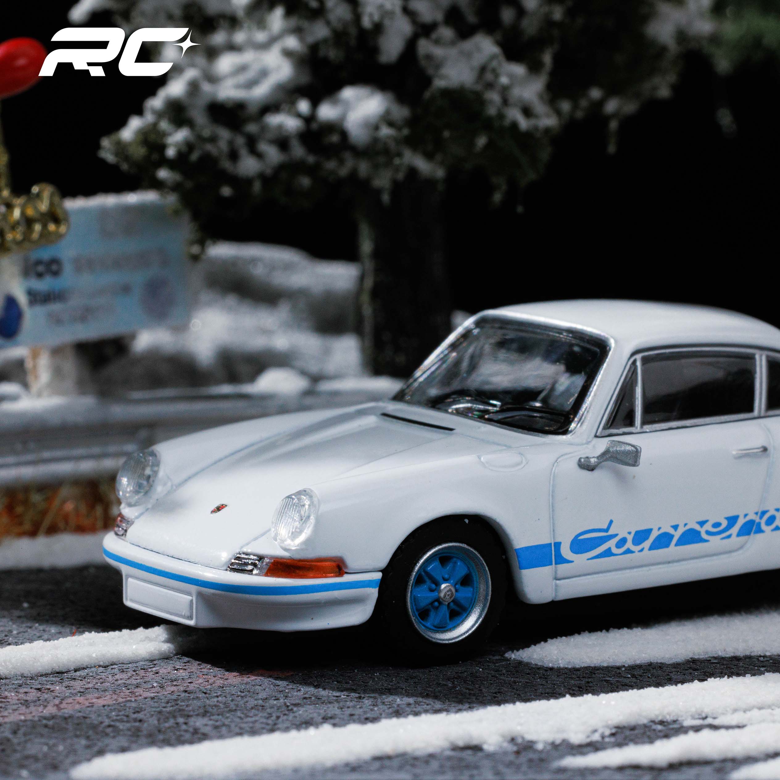 ポルシェ 911 カレラRS 2.7グランプリホワイトブルーリバリーチェイス