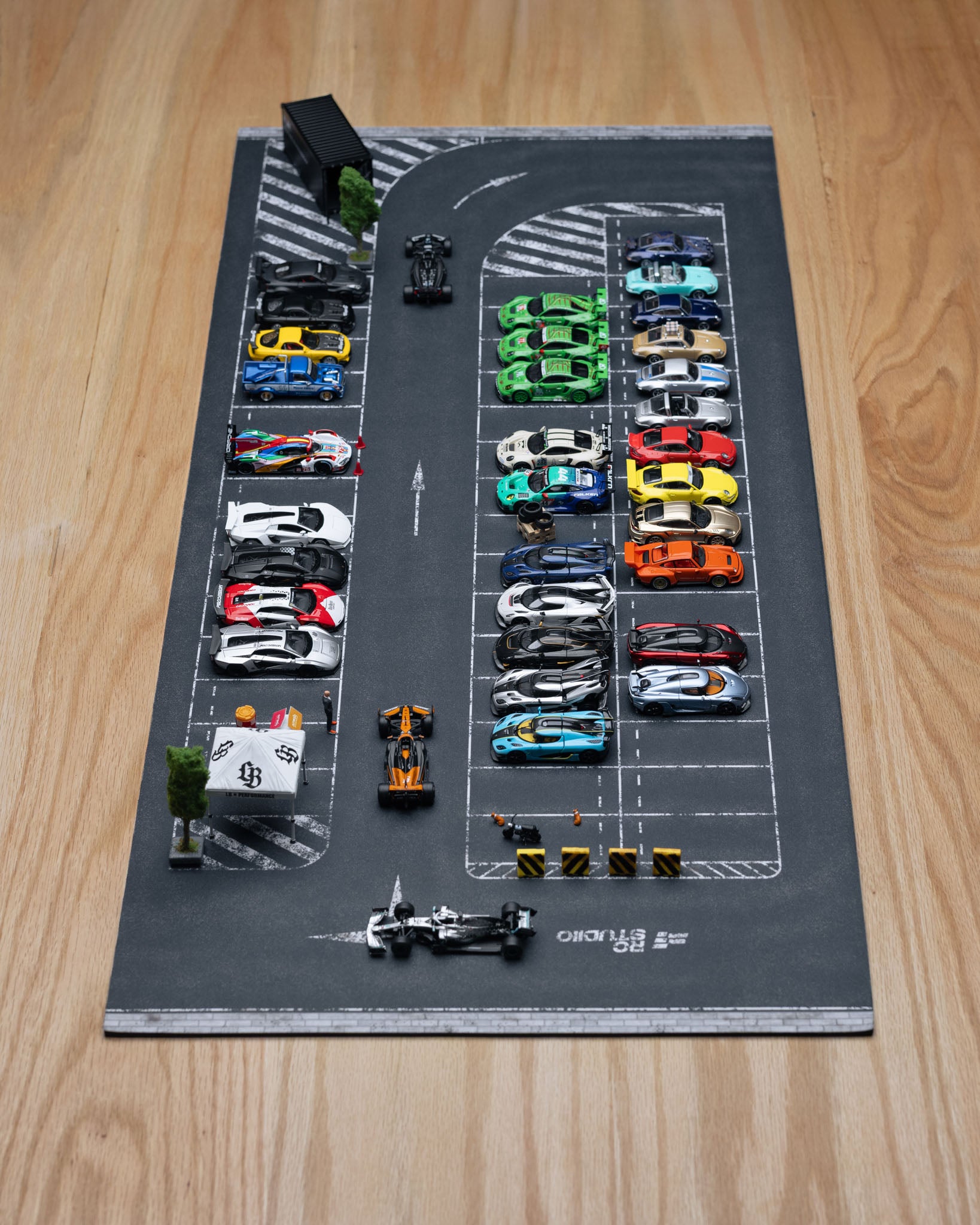 RC STUDIIO MOUSE PAD AND PARKING  1/64