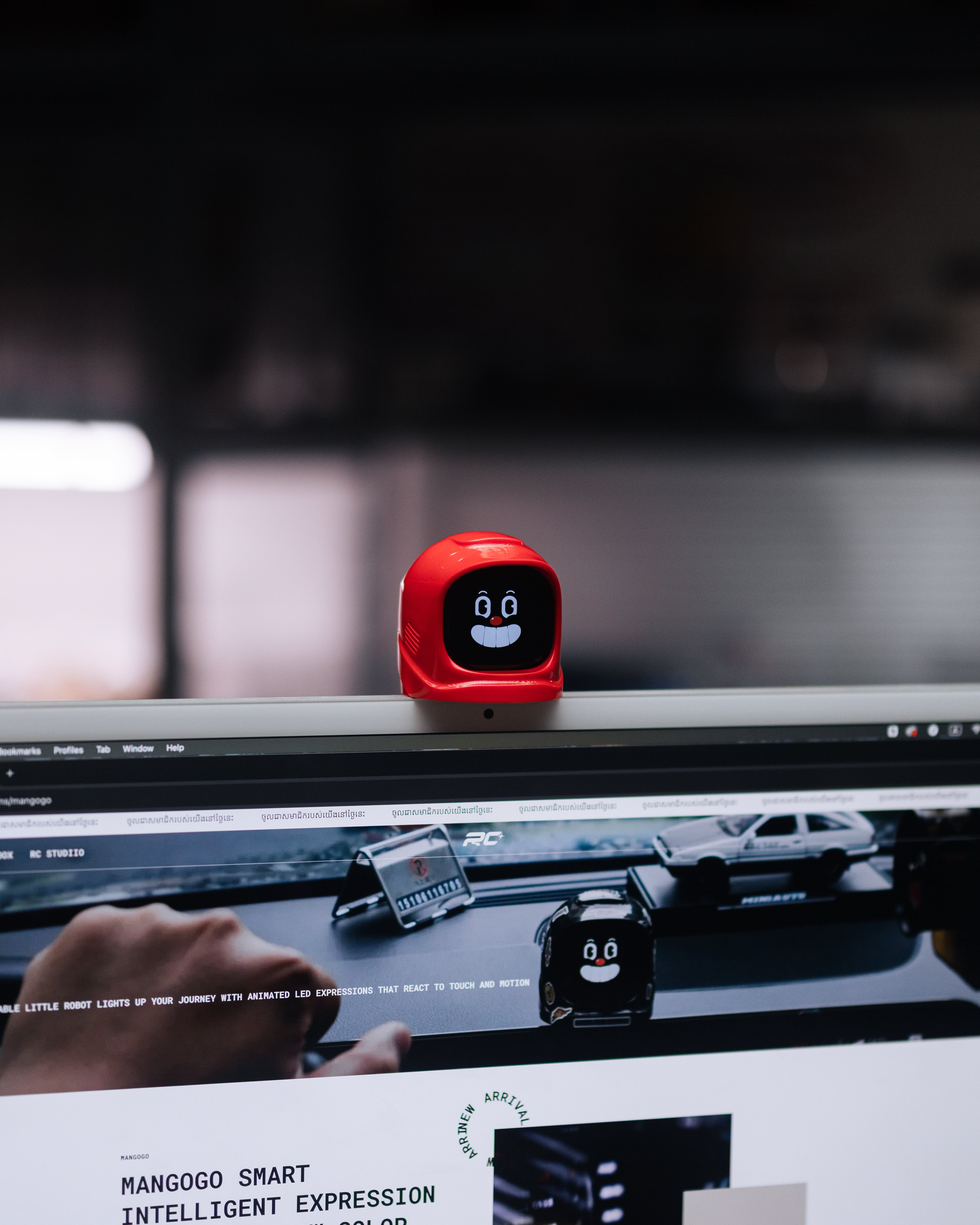 Mangogo smart intelligent expression robot - RED Color