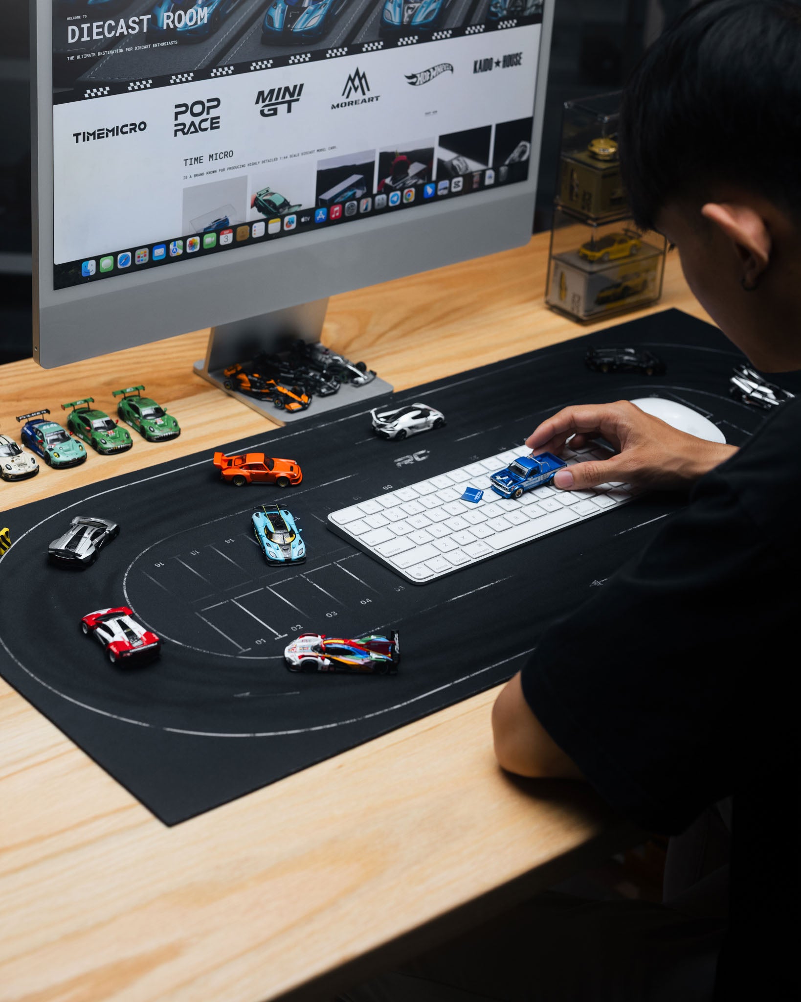 RC STUDIIO RACING PAD AND PARKING 1/64