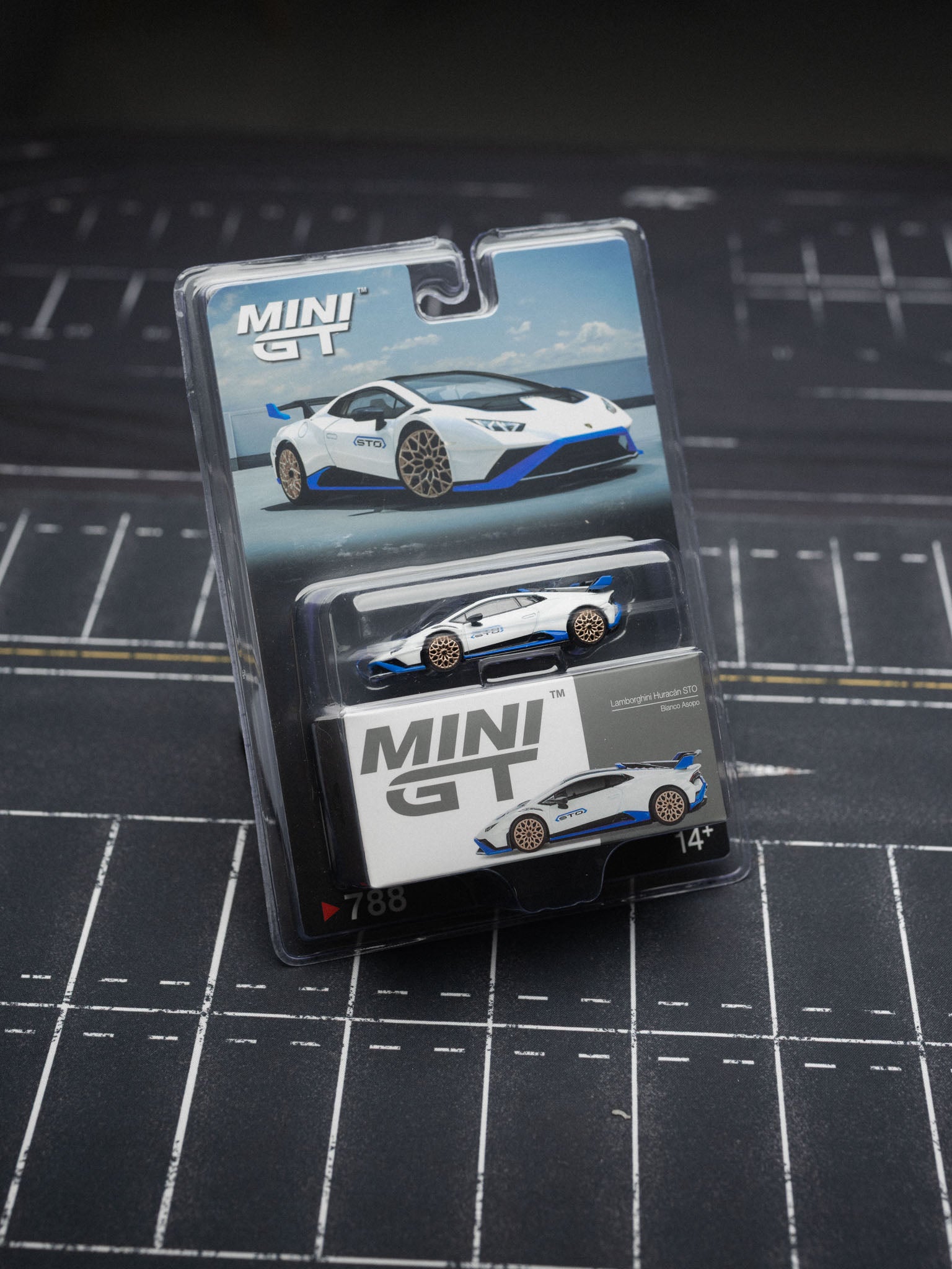 MINI GT: 1/64 Lamborghini Huracán STO Bianco Asopo BL