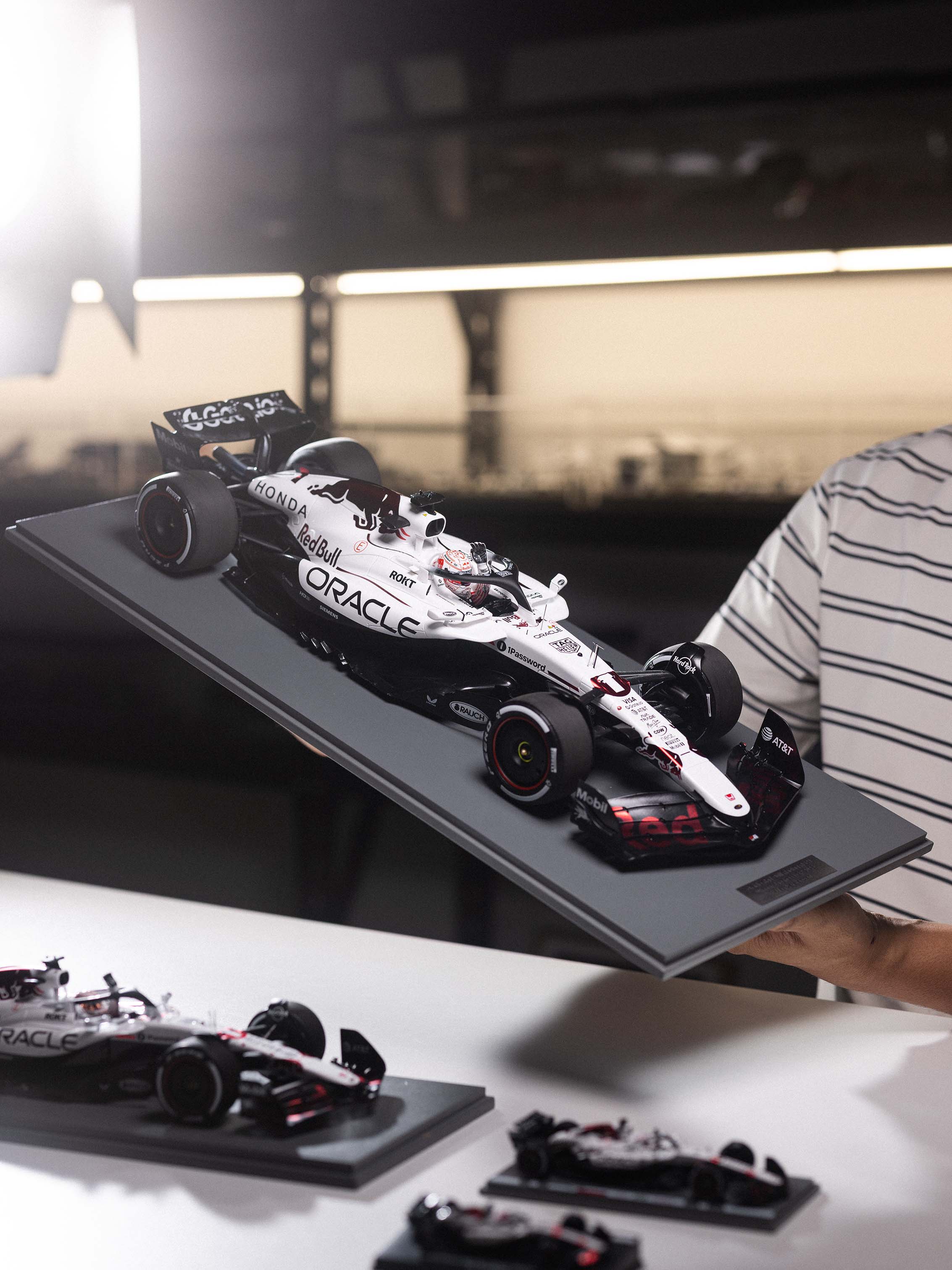 ( Whole scale ) 2025 MAX VERSTAPPEN JAPANESE GP WINNER #1 RED BULL RB21